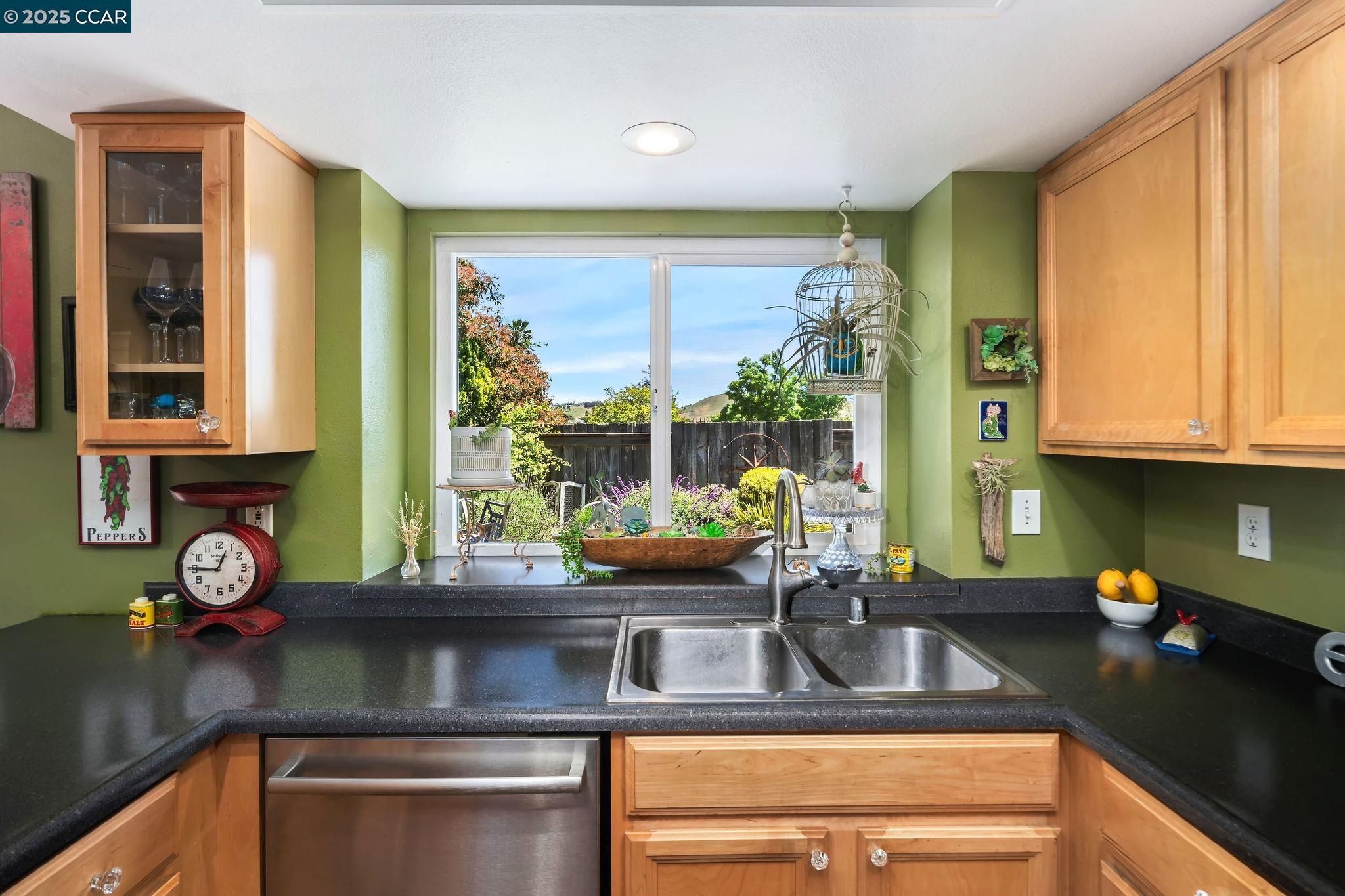 Detail Gallery Image 15 of 55 For 108 Sunnyglen Dr, Vallejo,  CA 94591 - 4 Beds | 2/1 Baths