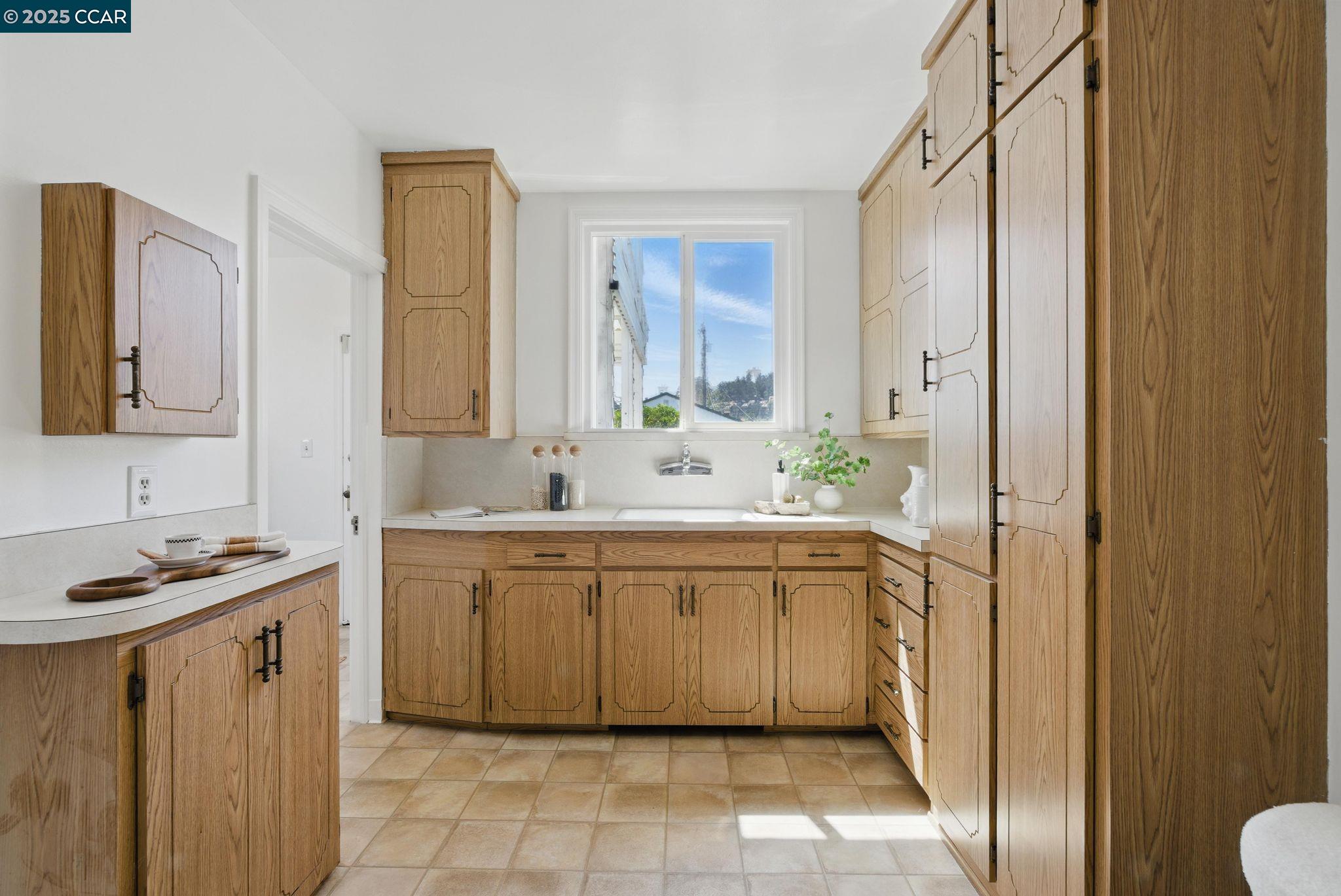 Detail Gallery Image 16 of 53 For 714 Talbot Ave, Albany,  CA 94706 - 2 Beds | 1 Baths