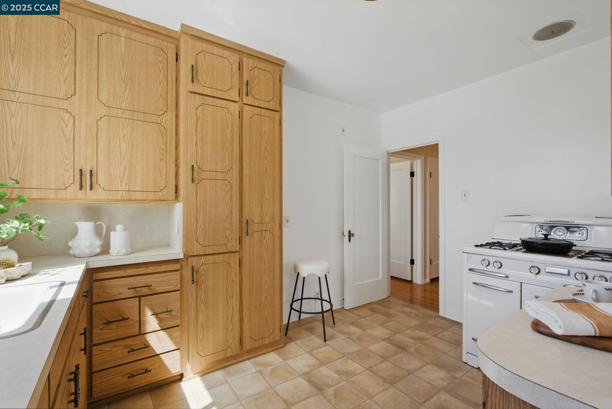 Detail Gallery Image 18 of 53 For 714 Talbot Ave, Albany,  CA 94706 - 2 Beds | 1 Baths