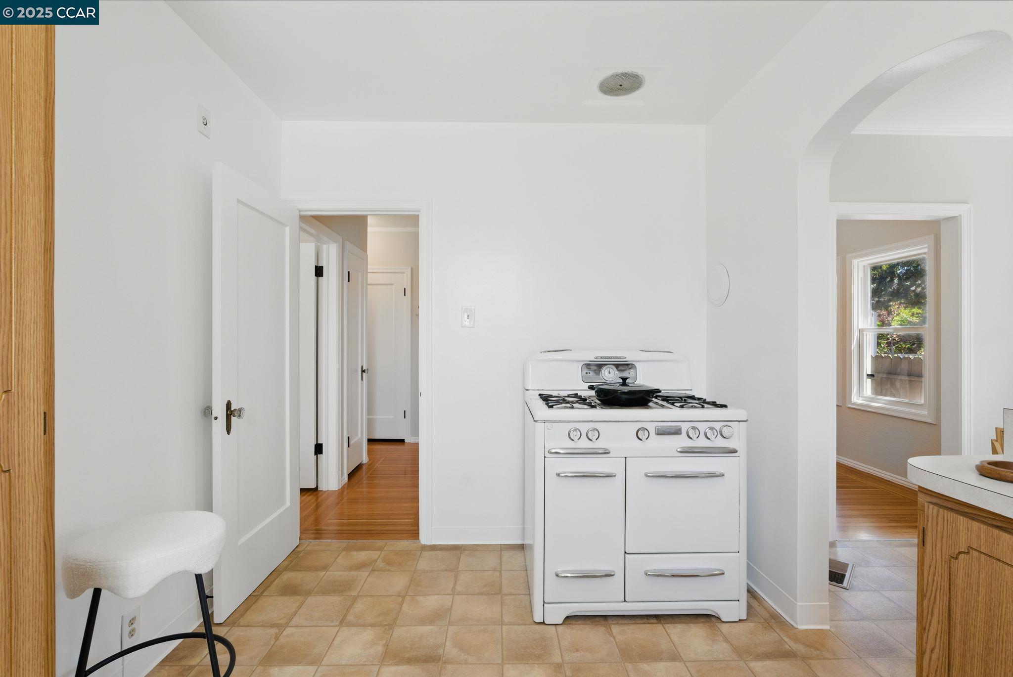 Detail Gallery Image 19 of 53 For 714 Talbot Ave, Albany,  CA 94706 - 2 Beds | 1 Baths