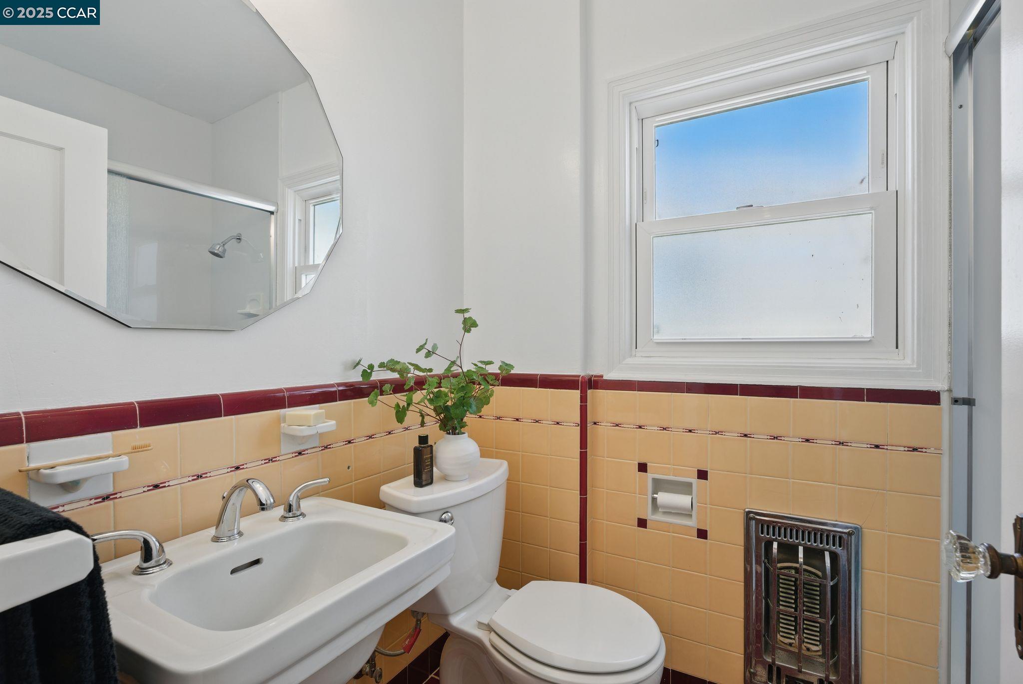 Detail Gallery Image 24 of 53 For 714 Talbot Ave, Albany,  CA 94706 - 2 Beds | 1 Baths