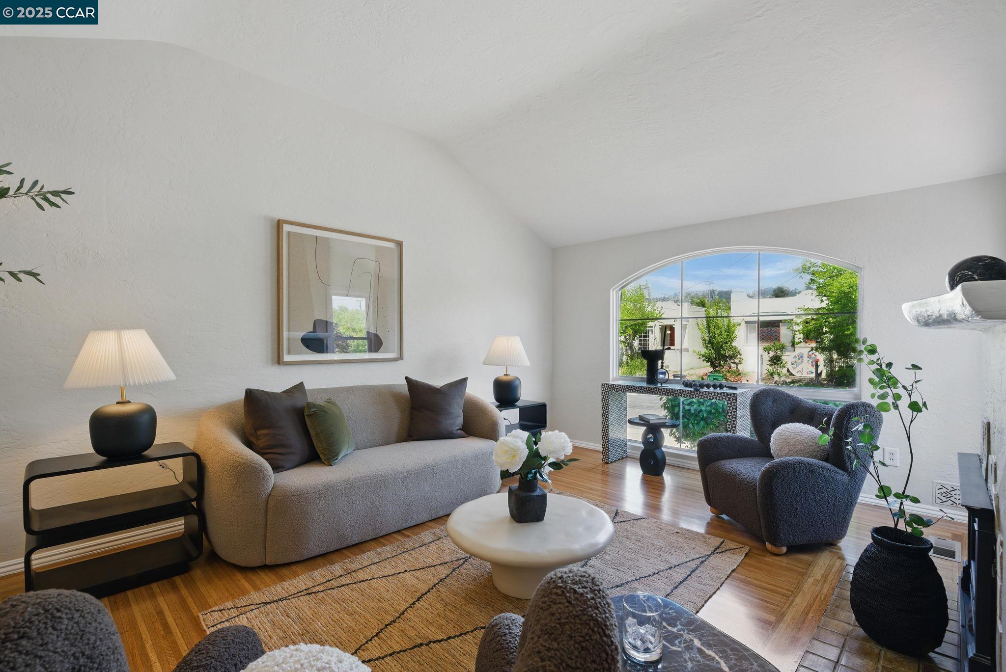 Detail Gallery Image 4 of 53 For 714 Talbot Ave, Albany,  CA 94706 - 2 Beds | 1 Baths