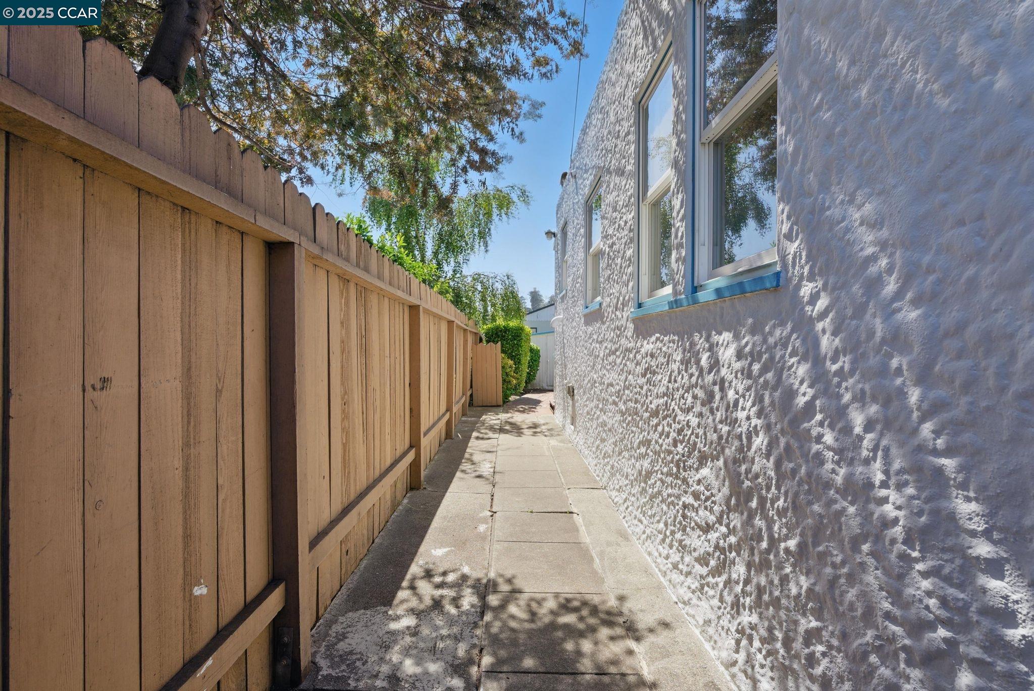 Detail Gallery Image 35 of 53 For 714 Talbot Ave, Albany,  CA 94706 - 2 Beds | 1 Baths