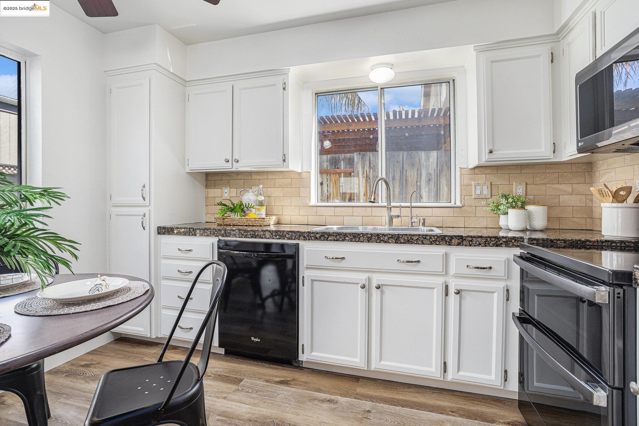Detail Gallery Image 9 of 25 For 4520 Waterford Way, Oakley,  CA 94561 - 3 Beds | 2/1 Baths