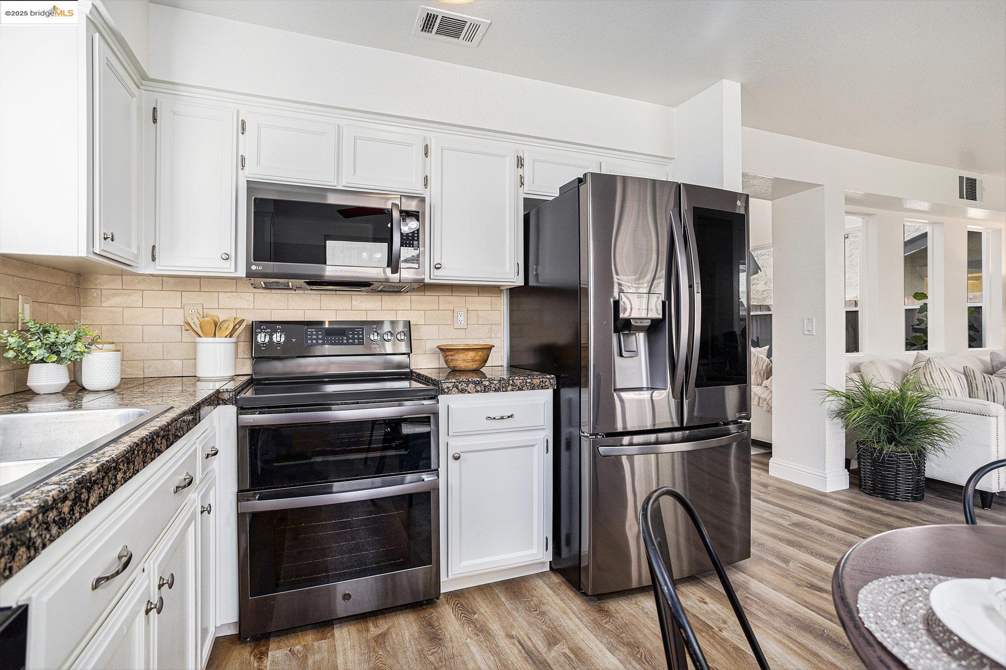 Detail Gallery Image 10 of 25 For 4520 Waterford Way, Oakley,  CA 94561 - 3 Beds | 2/1 Baths