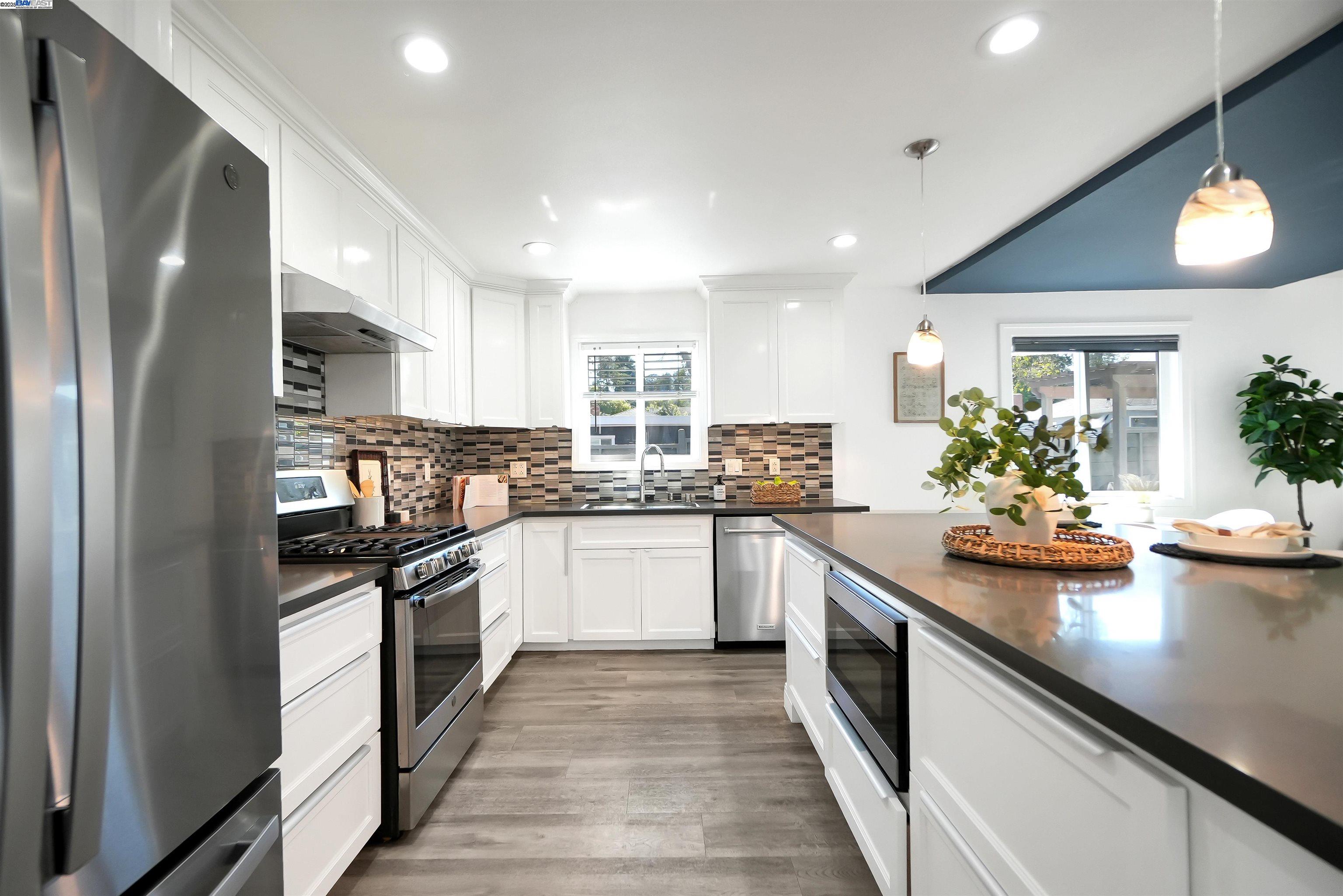 Detail Gallery Image 7 of 60 For 3254 Keith Ave, Castro Valley,  CA 94546 - 5 Beds | 3 Baths