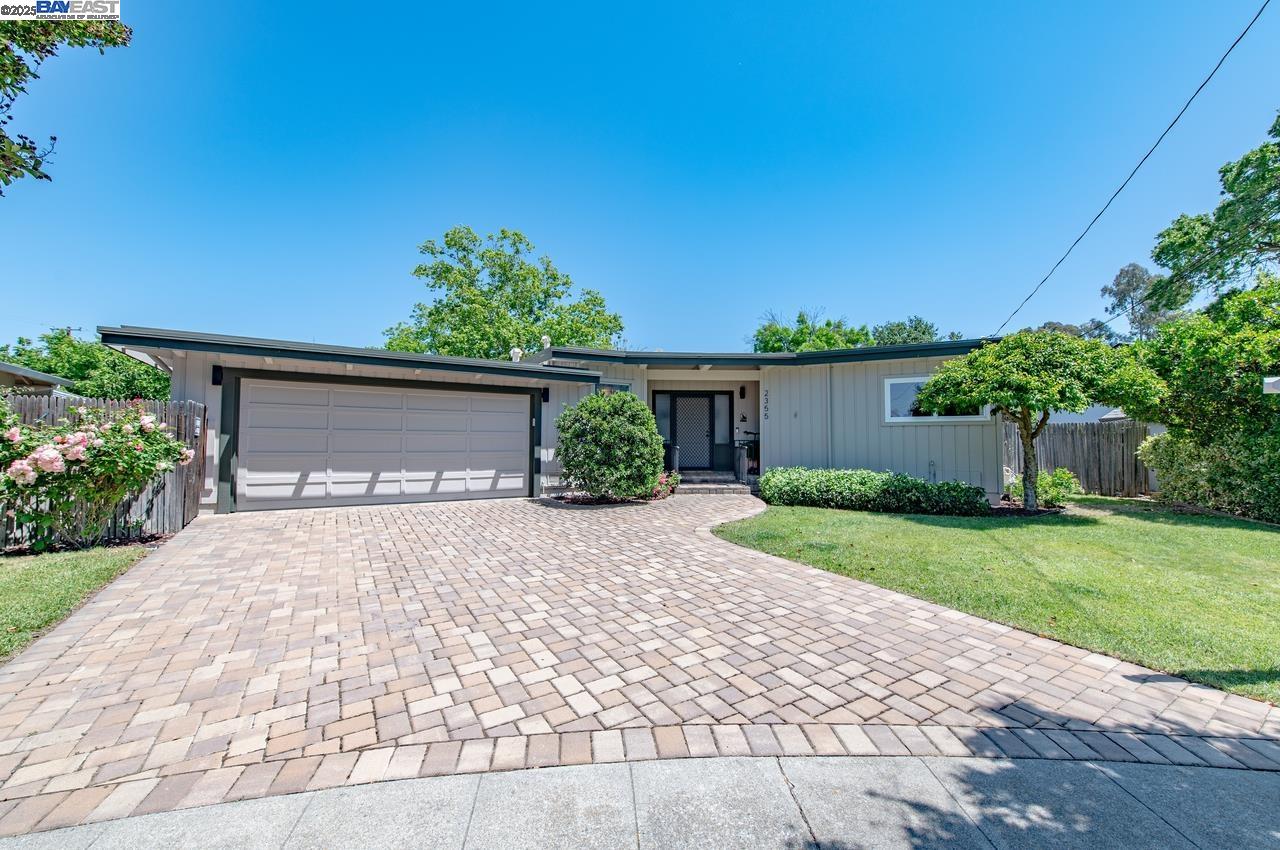 Detail Gallery Image 1 of 1 For 2355 Chateau Way, Livermore,  CA 94550 - 3 Beds | 2/1 Baths