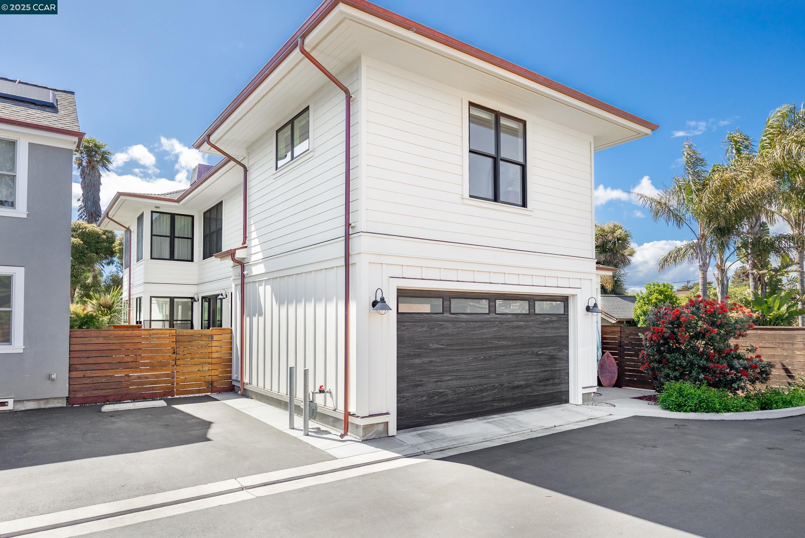 Detail Gallery Image 2 of 60 For 130 Bay Crest Rd, Santa Cruz,  CA 95062 - 3 Beds | 3/1 Baths