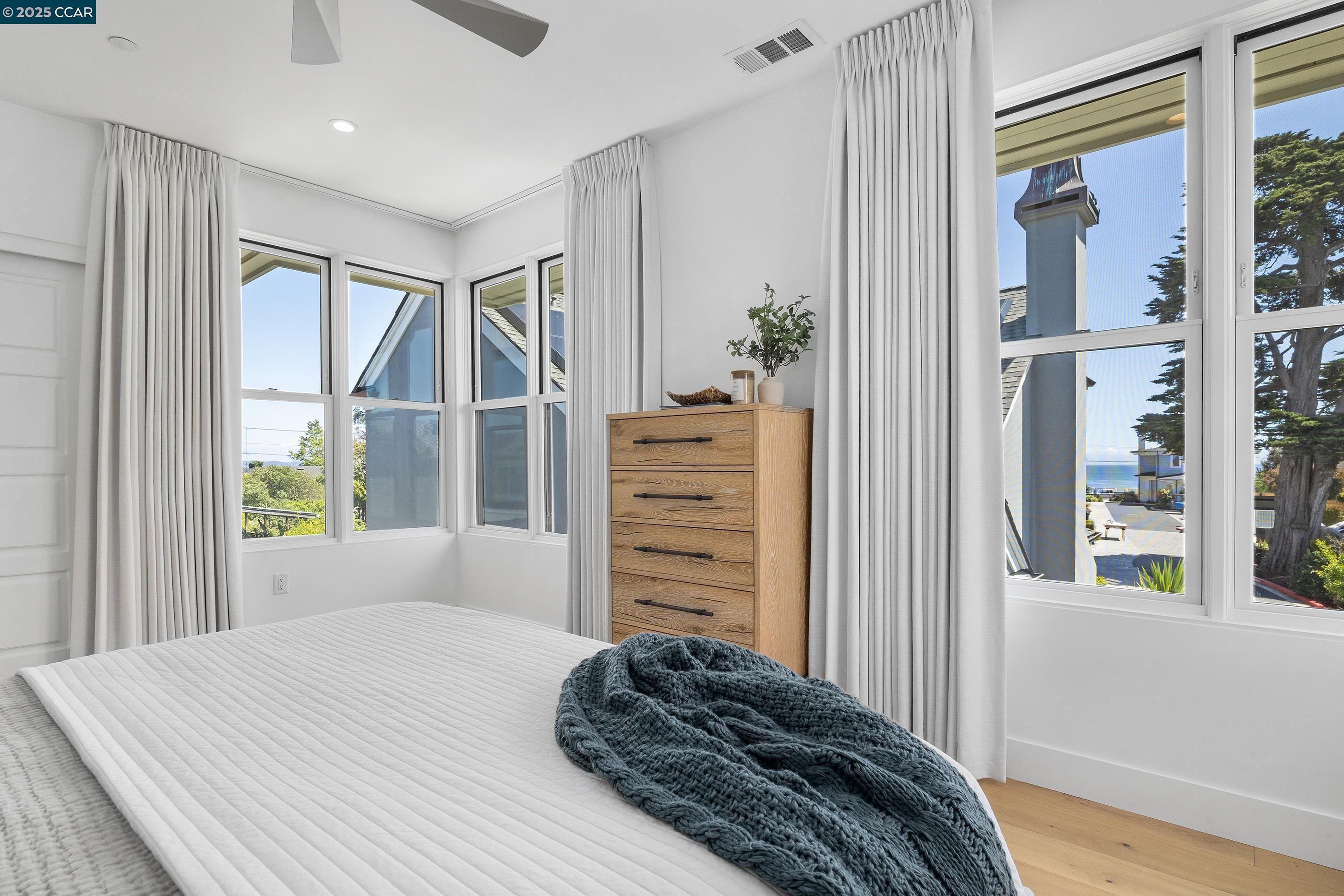 Detail Gallery Image 22 of 60 For 130 Bay Crest Rd, Santa Cruz,  CA 95062 - 3 Beds | 3/1 Baths