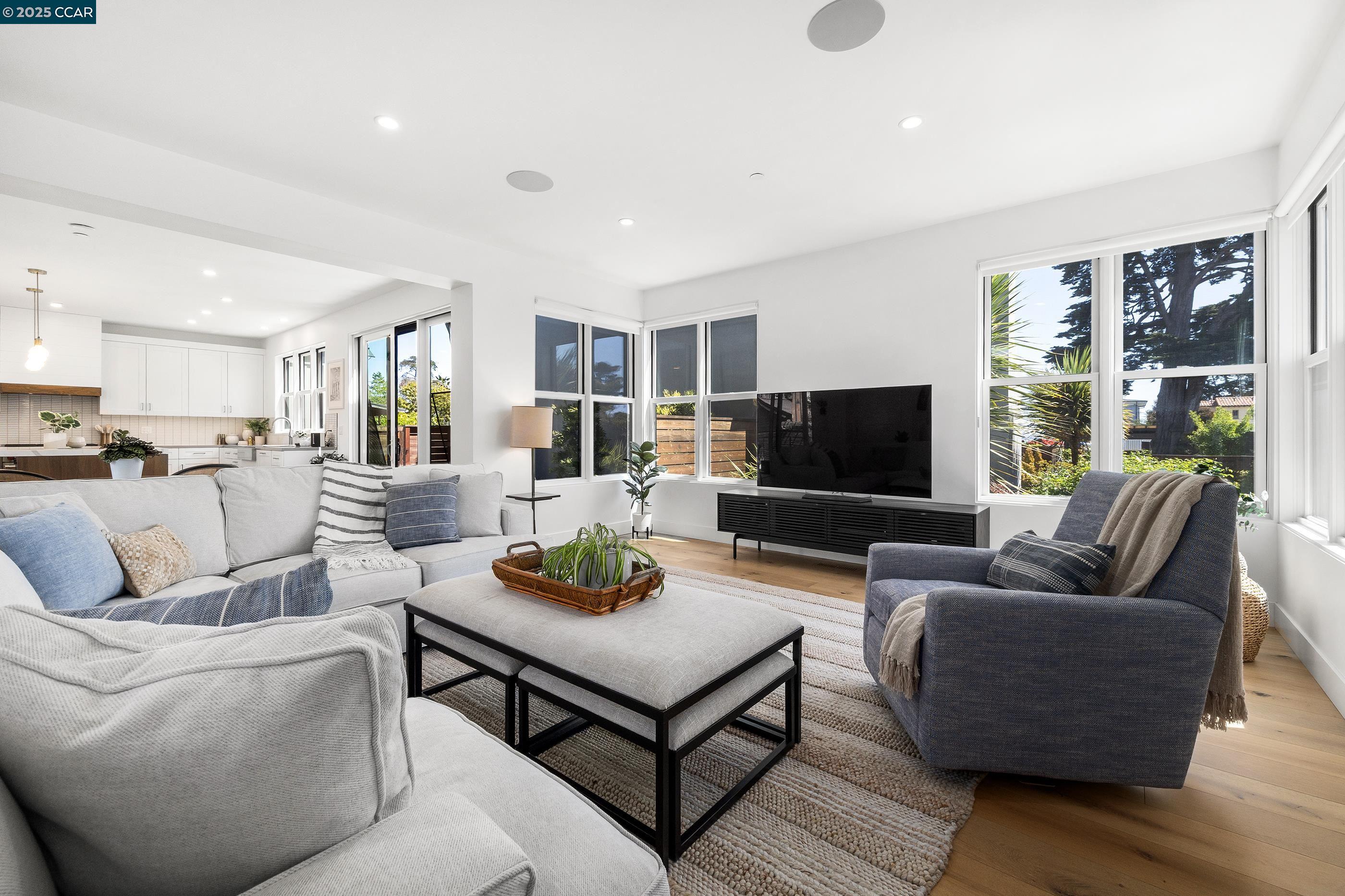 Detail Gallery Image 9 of 60 For 130 Bay Crest Rd, Santa Cruz,  CA 95062 - 3 Beds | 3/1 Baths