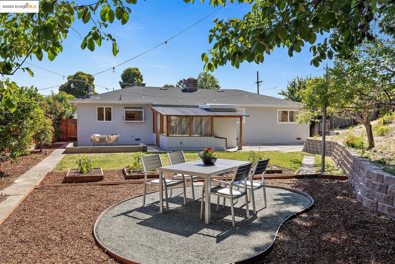 Detail Gallery Image 3 of 43 For 4511 Gregory Way, Richmond,  CA 94803 - 3 Beds | 2 Baths