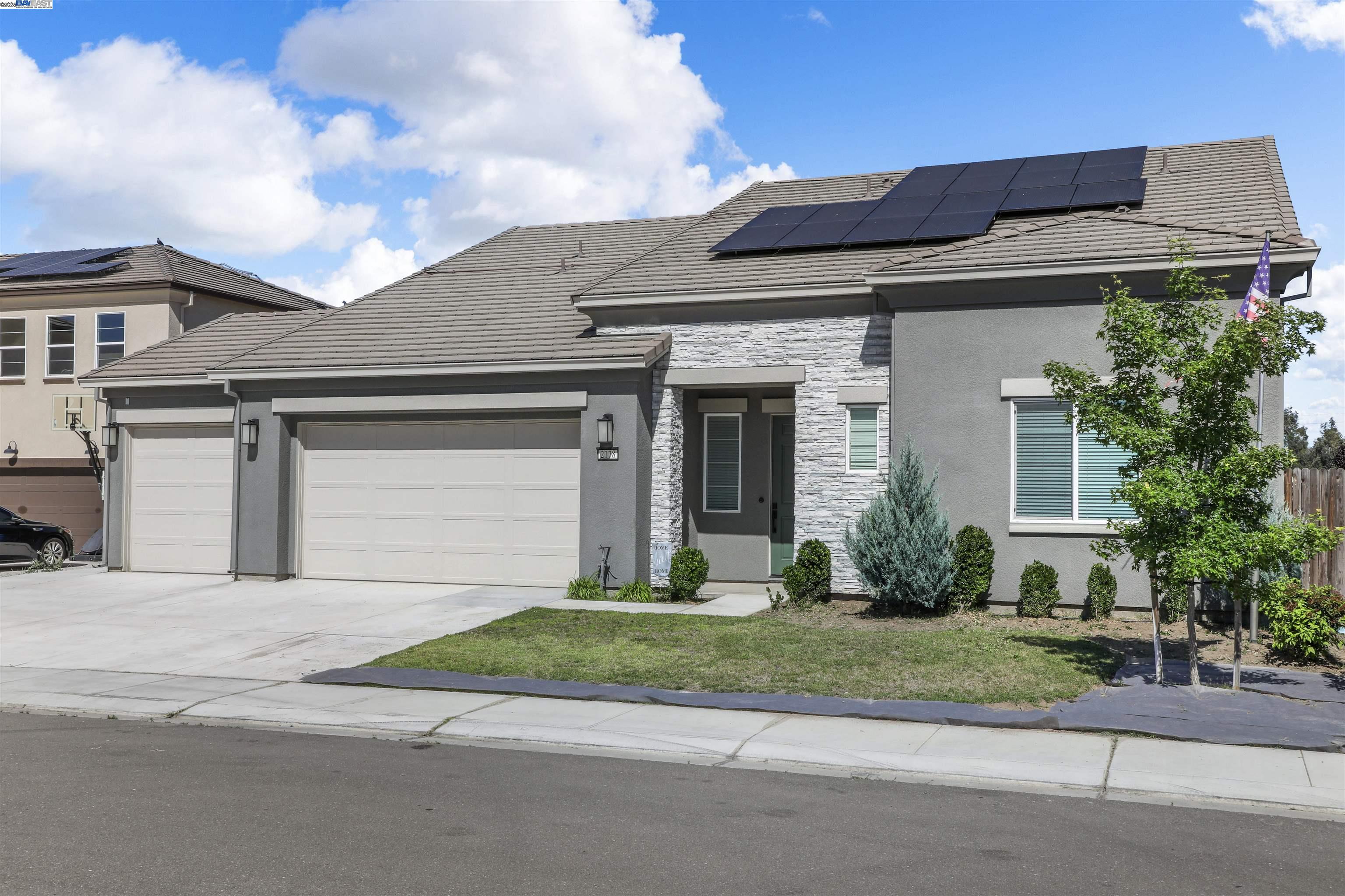 Detail Gallery Image 2 of 44 For 2178 Al Fonseca Ln, Manteca,  CA 95337 - 4 Beds | 3/1 Baths