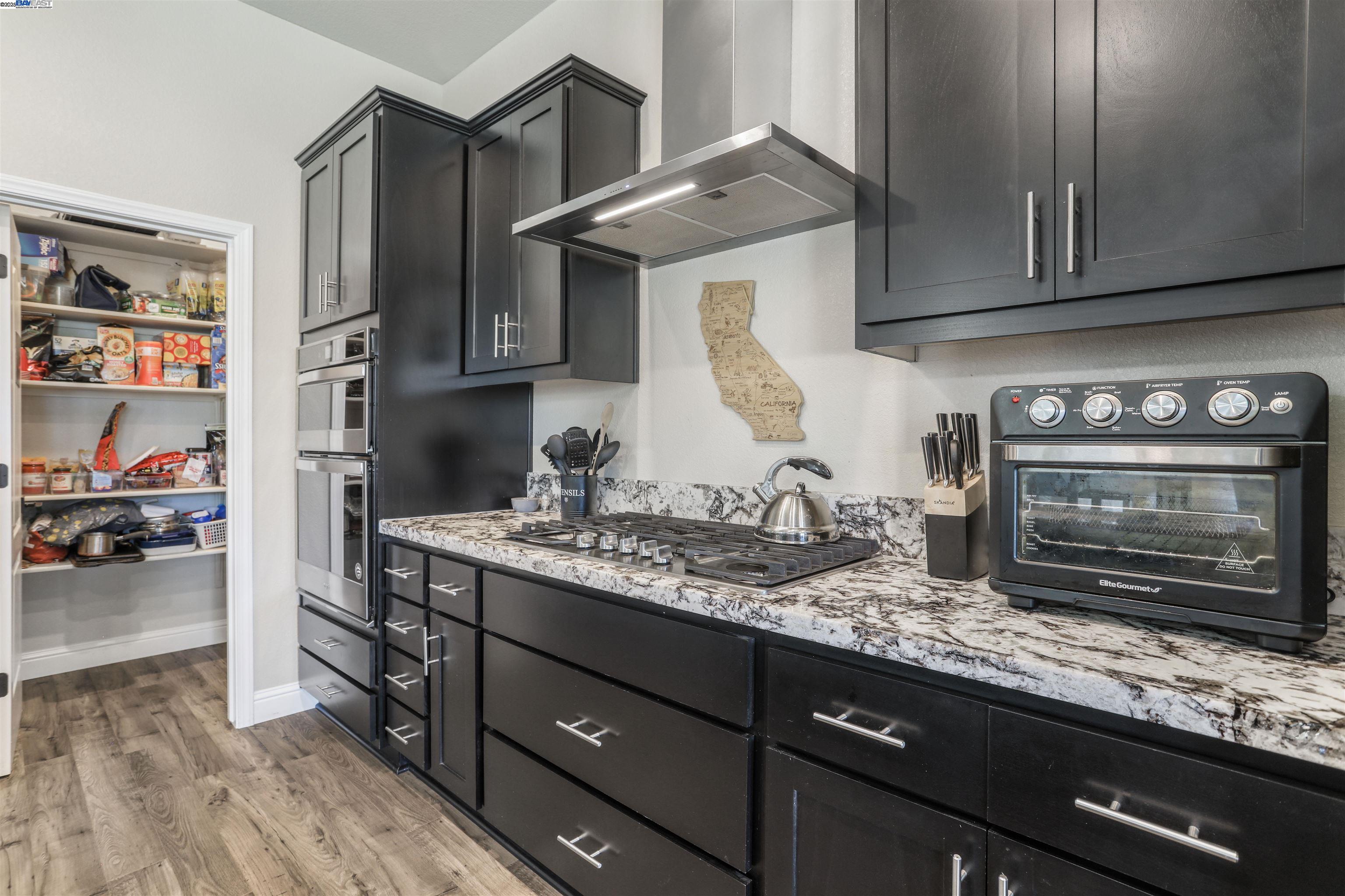 Detail Gallery Image 17 of 44 For 2178 Al Fonseca Ln, Manteca,  CA 95337 - 4 Beds | 3/1 Baths