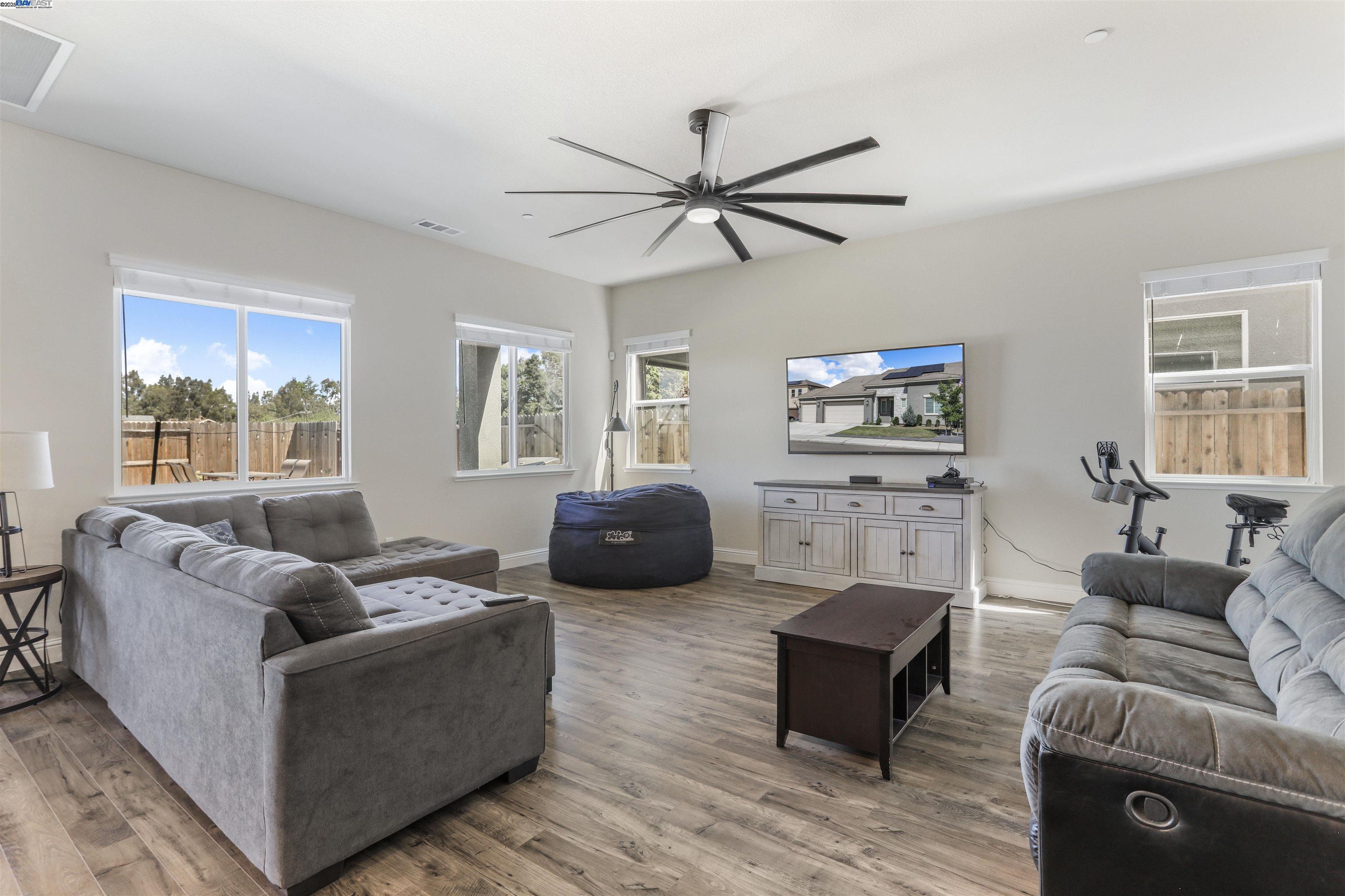 Detail Gallery Image 19 of 44 For 2178 Al Fonseca Ln, Manteca,  CA 95337 - 4 Beds | 3/1 Baths