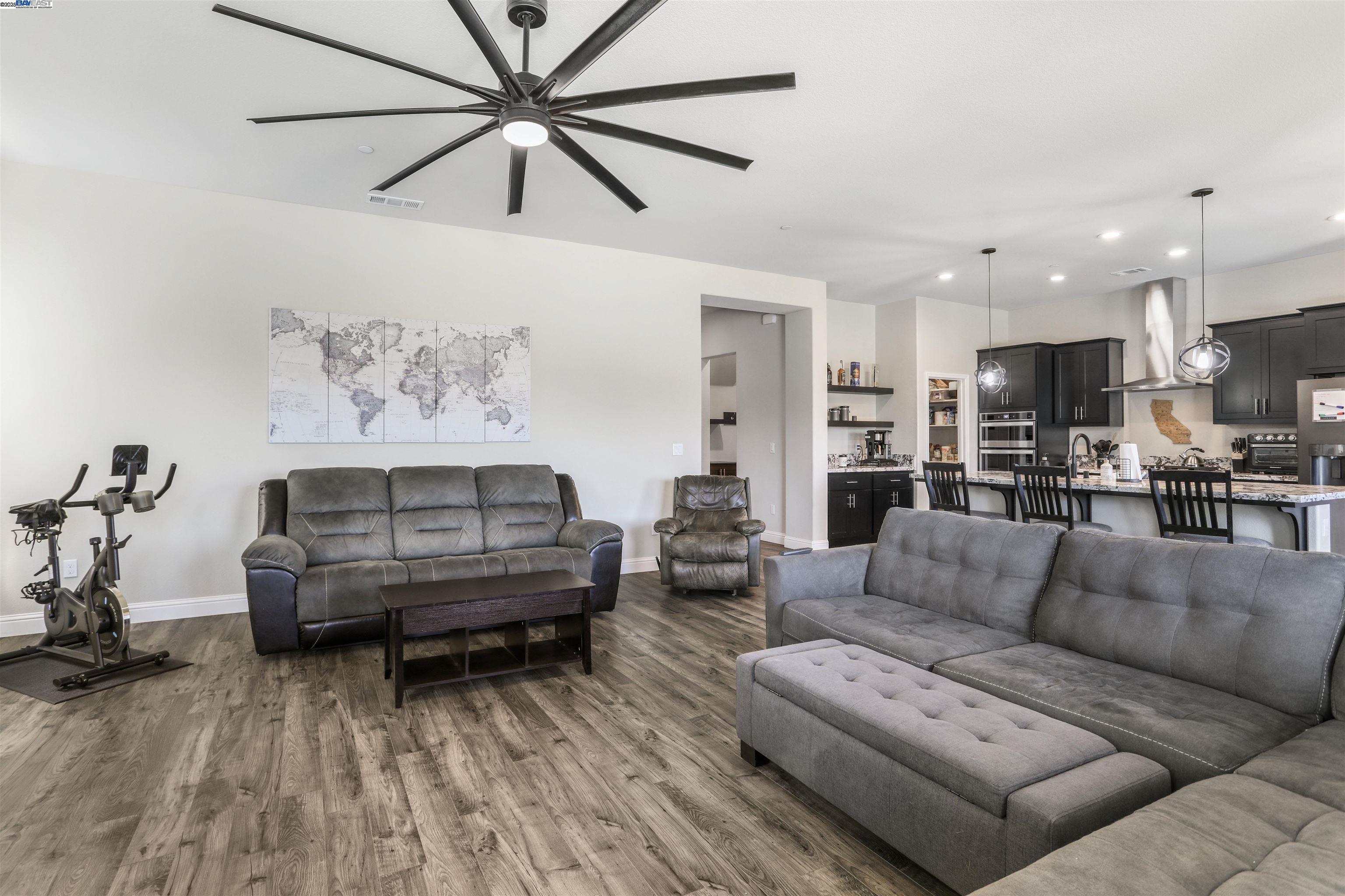 Detail Gallery Image 20 of 44 For 2178 Al Fonseca Ln, Manteca,  CA 95337 - 4 Beds | 3/1 Baths