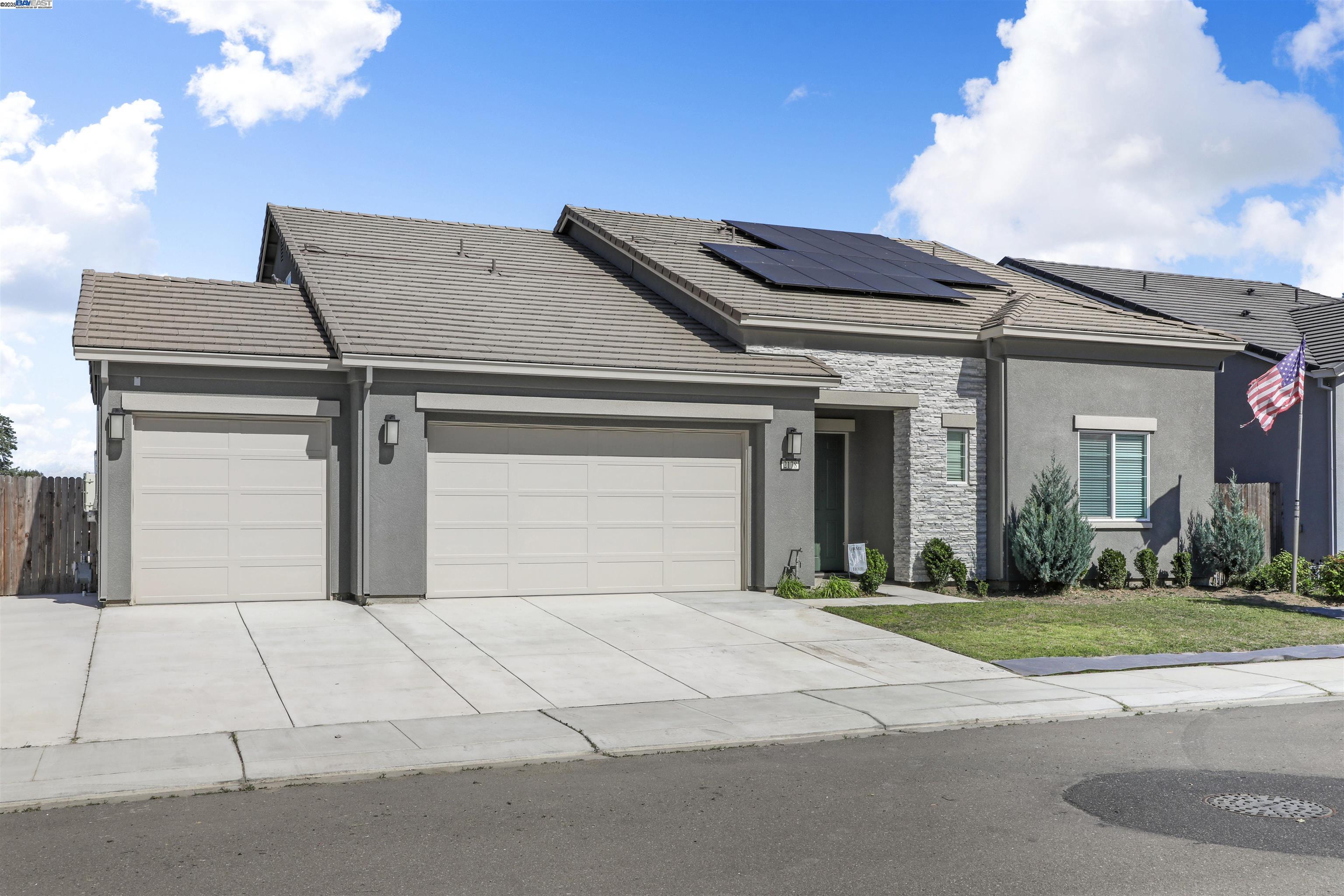 Detail Gallery Image 3 of 44 For 2178 Al Fonseca Ln, Manteca,  CA 95337 - 4 Beds | 3/1 Baths