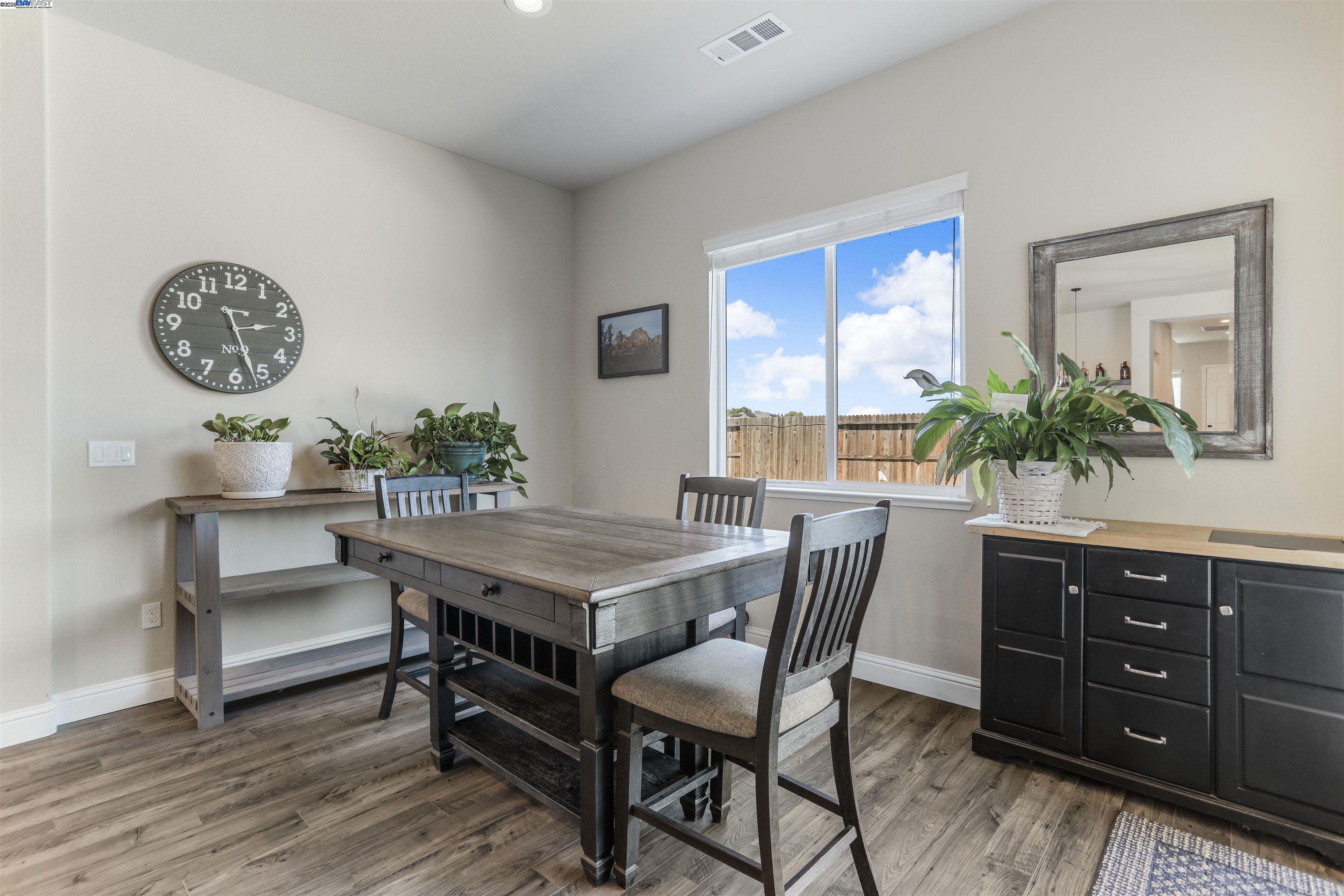 Detail Gallery Image 21 of 44 For 2178 Al Fonseca Ln, Manteca,  CA 95337 - 4 Beds | 3/1 Baths