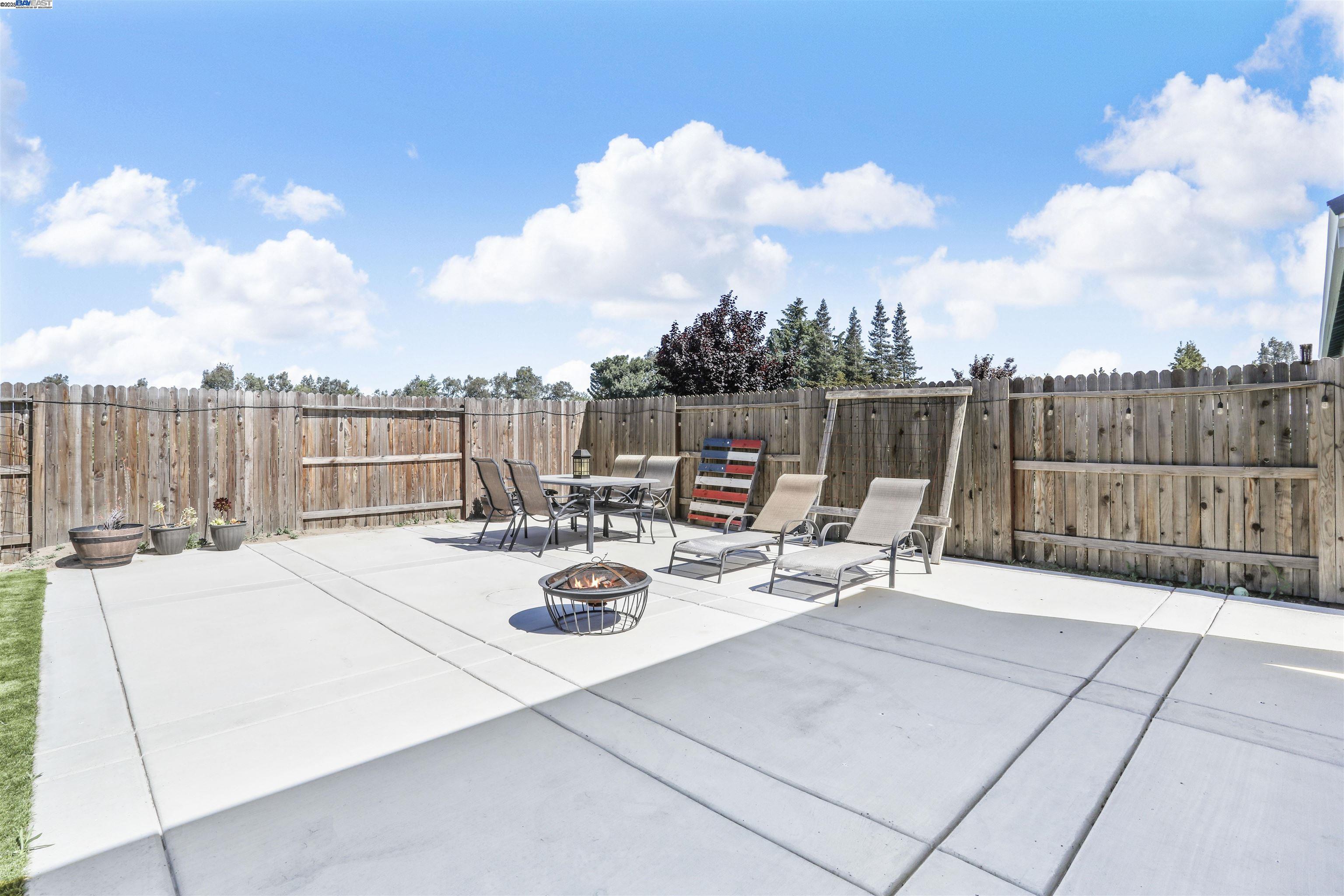 Detail Gallery Image 40 of 44 For 2178 Al Fonseca Ln, Manteca,  CA 95337 - 4 Beds | 3/1 Baths