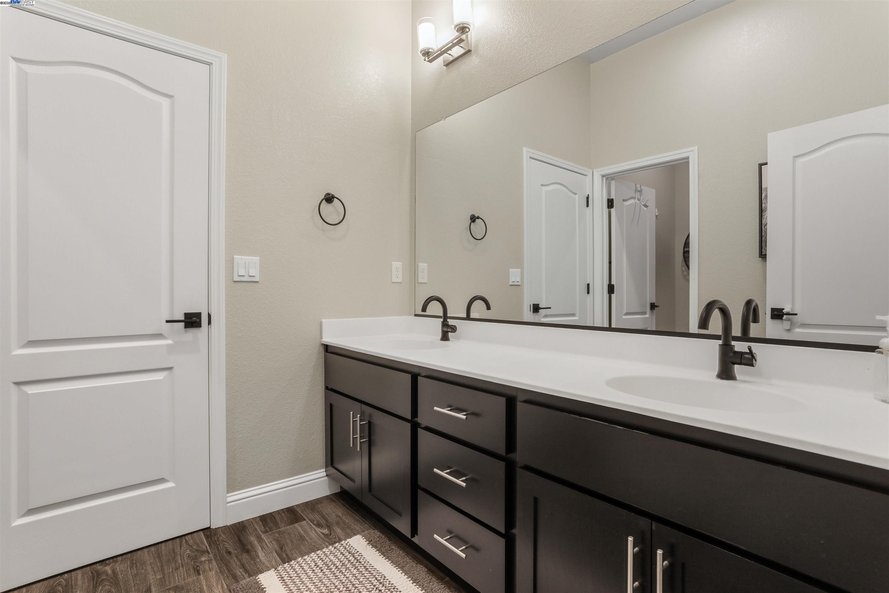 Detail Gallery Image 8 of 44 For 2178 Al Fonseca Ln, Manteca,  CA 95337 - 4 Beds | 3/1 Baths