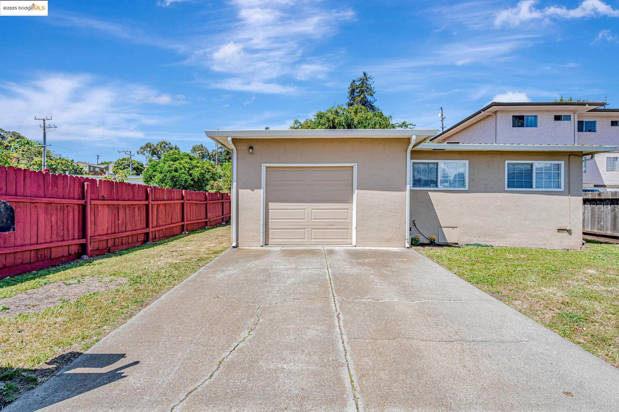 Detail Gallery Image 1 of 1 For 565 Rodeo Ave, Rodeo,  CA 94572 - 3 Beds | 1 Baths