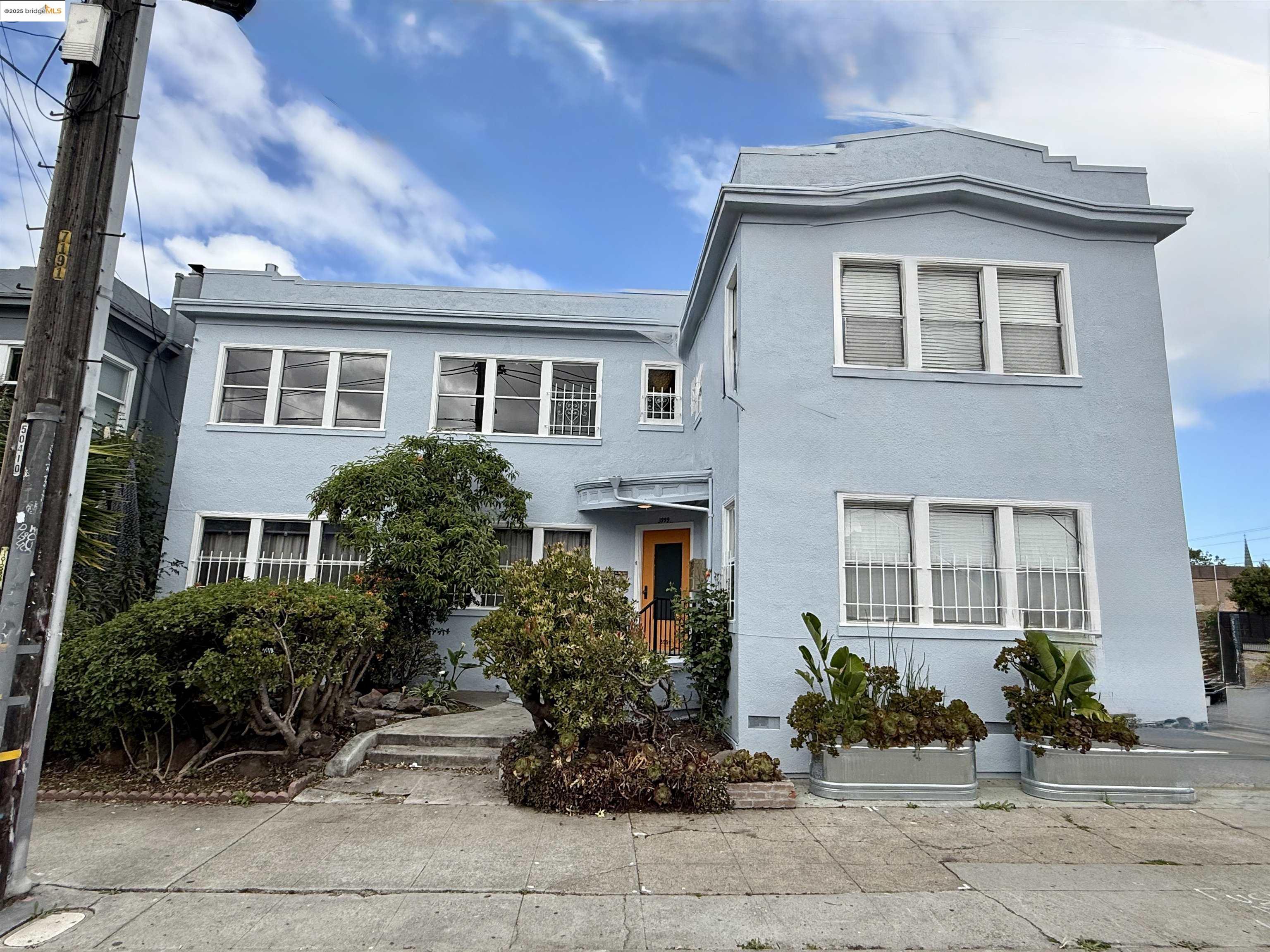 Detail Gallery Image 2 of 41 For 3999 Clarke, Oakland,  CA 94609 - – Beds | – Baths