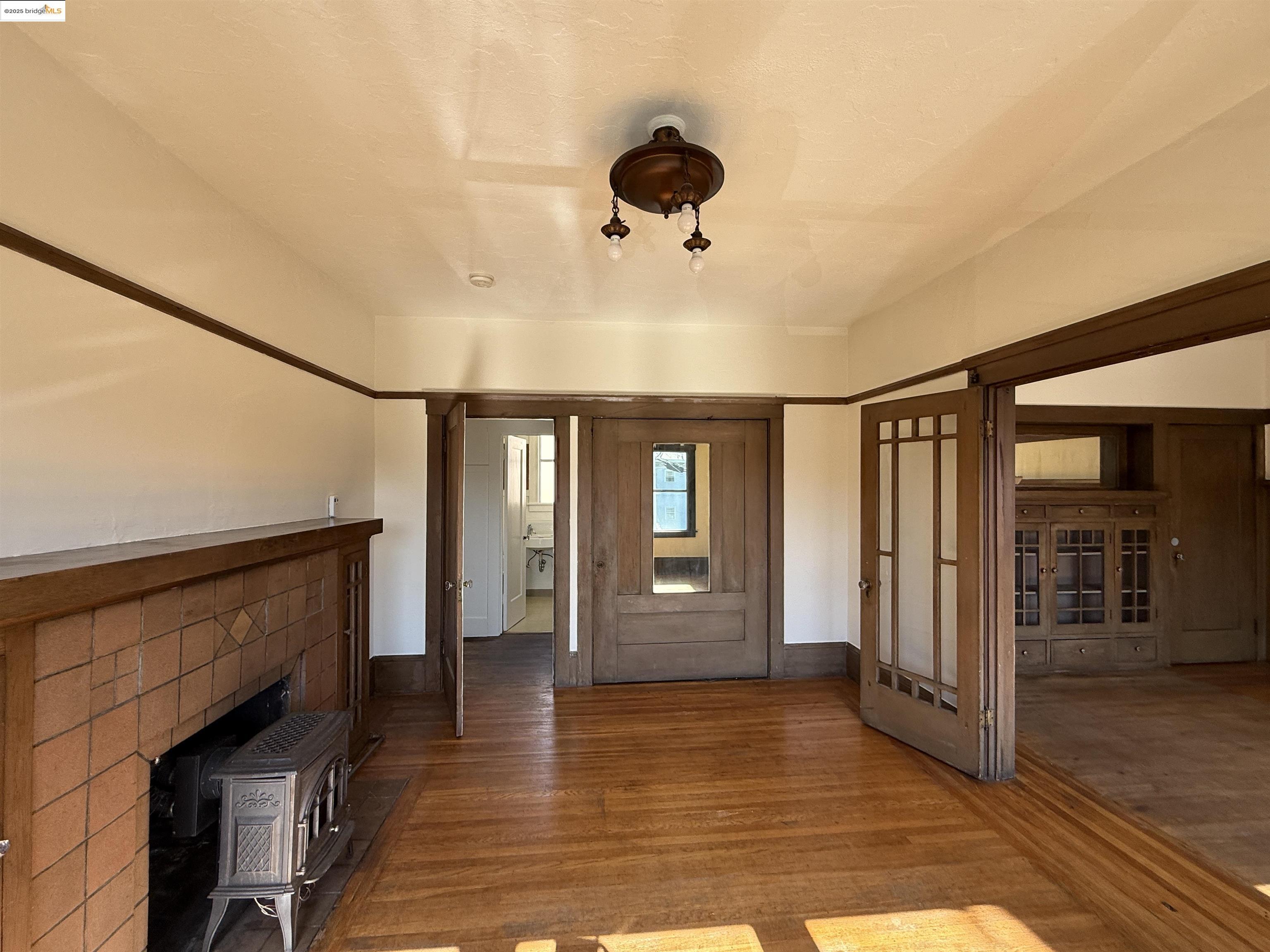 Detail Gallery Image 11 of 44 For 3999 Clarke, Oakland,  CA 94609 - – Beds | – Baths