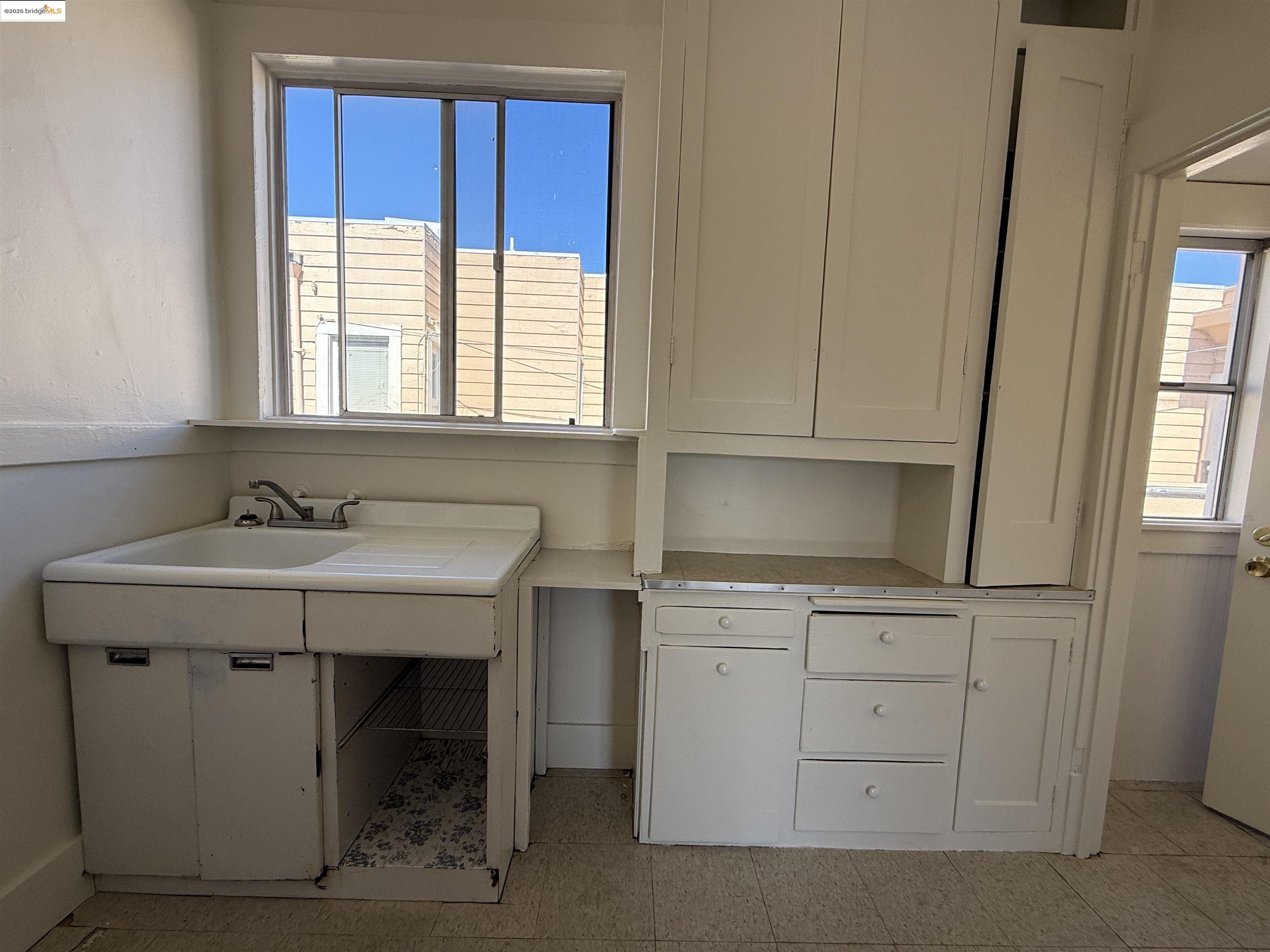 Detail Gallery Image 14 of 44 For 3999 Clarke, Oakland,  CA 94609 - – Beds | – Baths