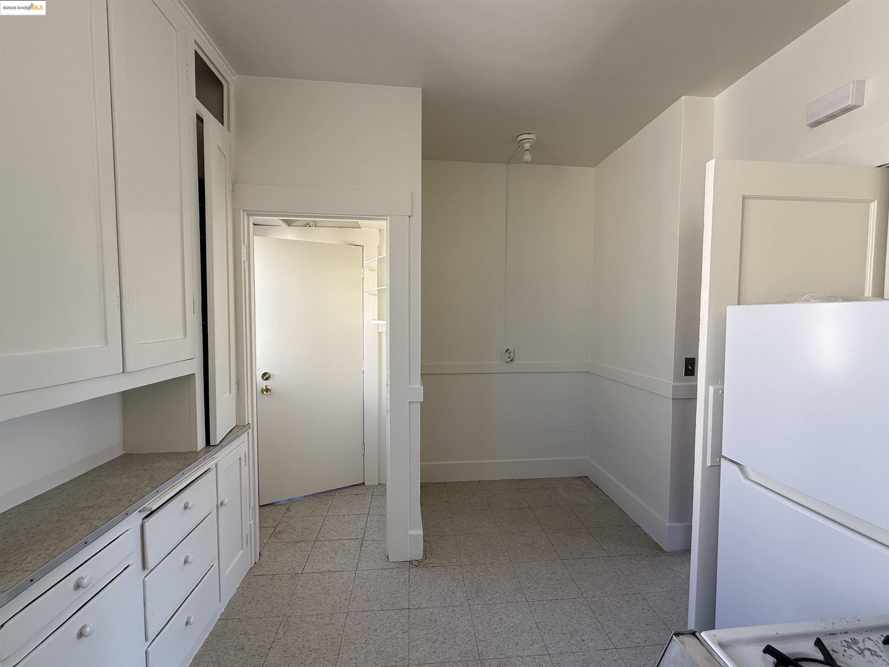 Detail Gallery Image 15 of 44 For 3999 Clarke, Oakland,  CA 94609 - – Beds | – Baths
