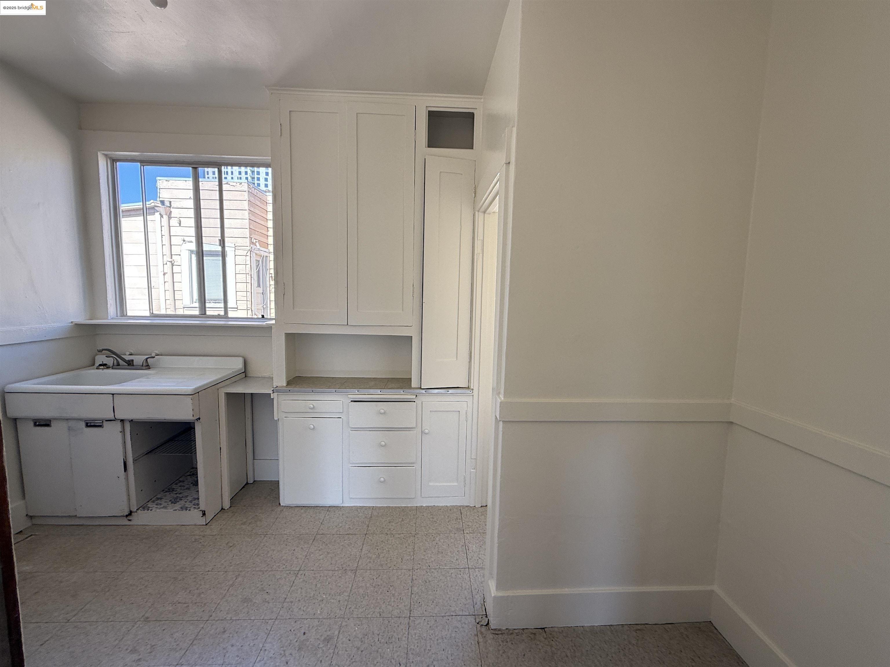 Detail Gallery Image 16 of 44 For 3999 Clarke, Oakland,  CA 94609 - – Beds | – Baths