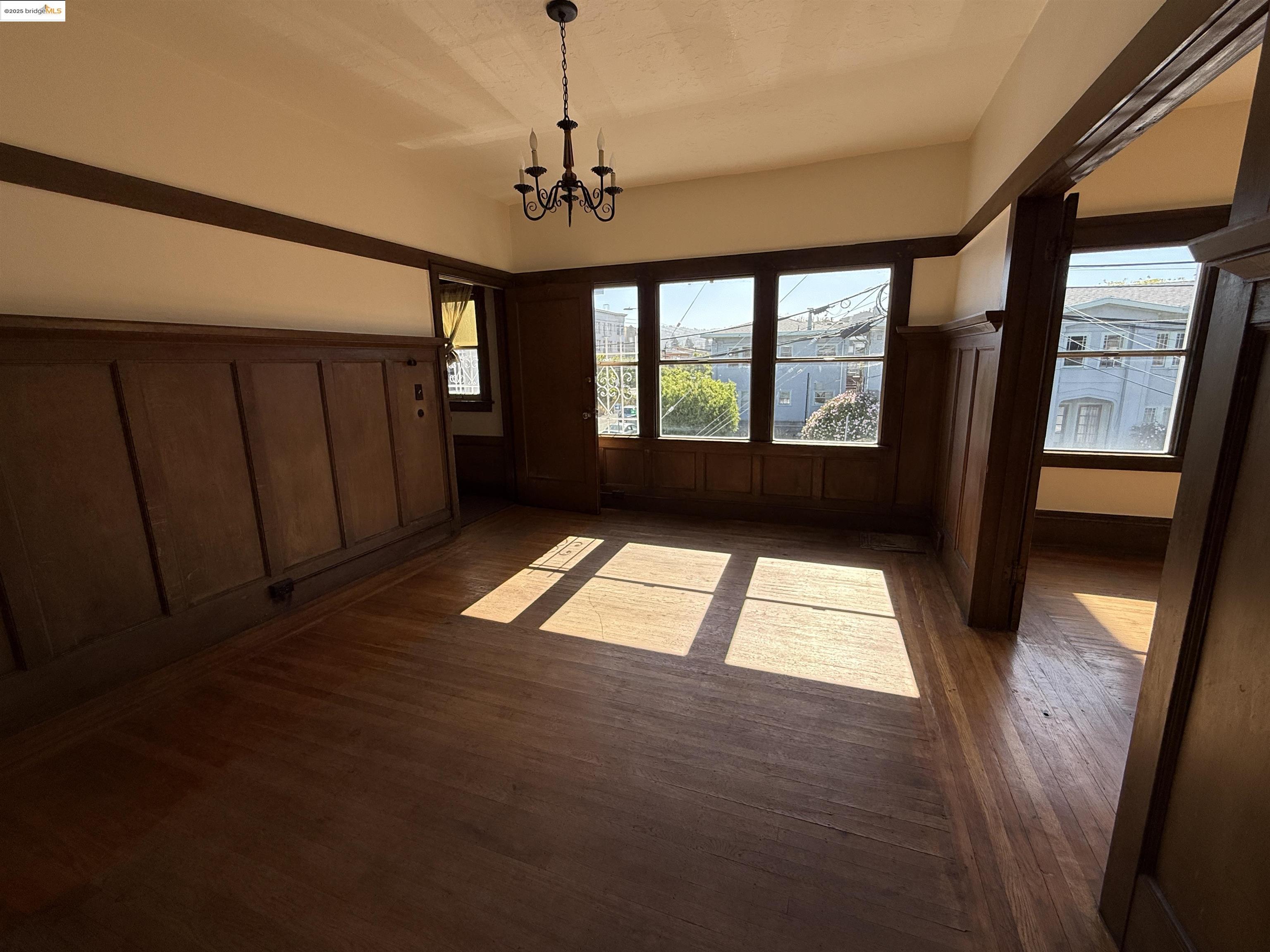 Detail Gallery Image 18 of 44 For 3999 Clarke, Oakland,  CA 94609 - – Beds | – Baths