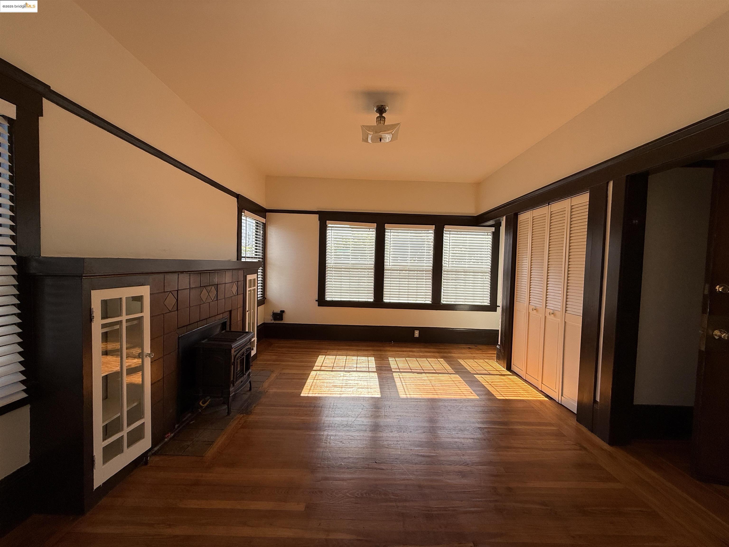 Detail Gallery Image 21 of 44 For 3999 Clarke, Oakland,  CA 94609 - – Beds | – Baths