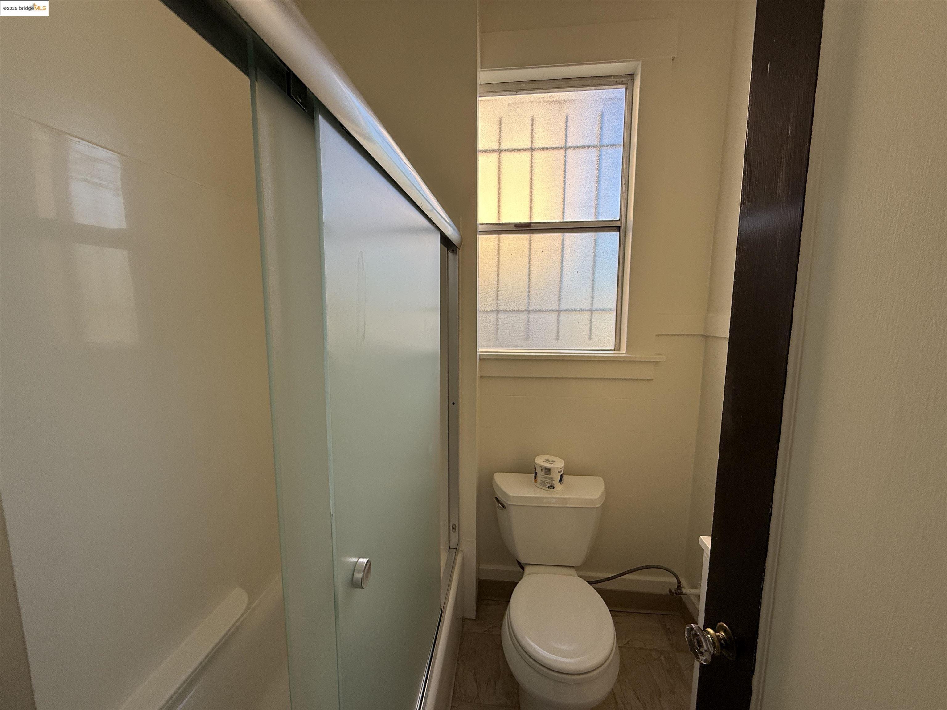 Detail Gallery Image 28 of 44 For 3999 Clarke, Oakland,  CA 94609 - – Beds | – Baths