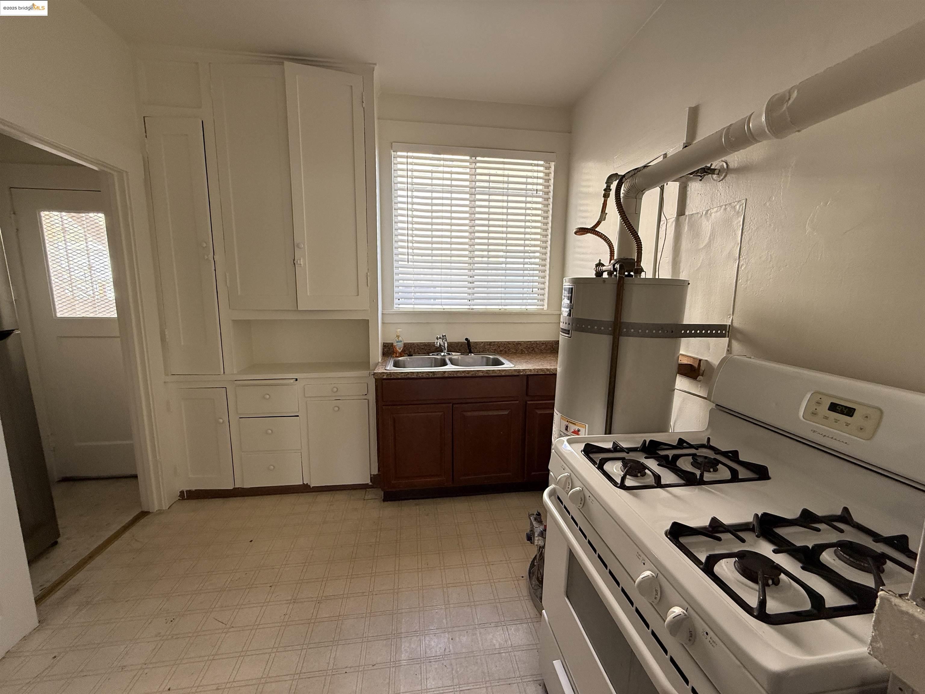 Detail Gallery Image 29 of 44 For 3999 Clarke, Oakland,  CA 94609 - – Beds | – Baths