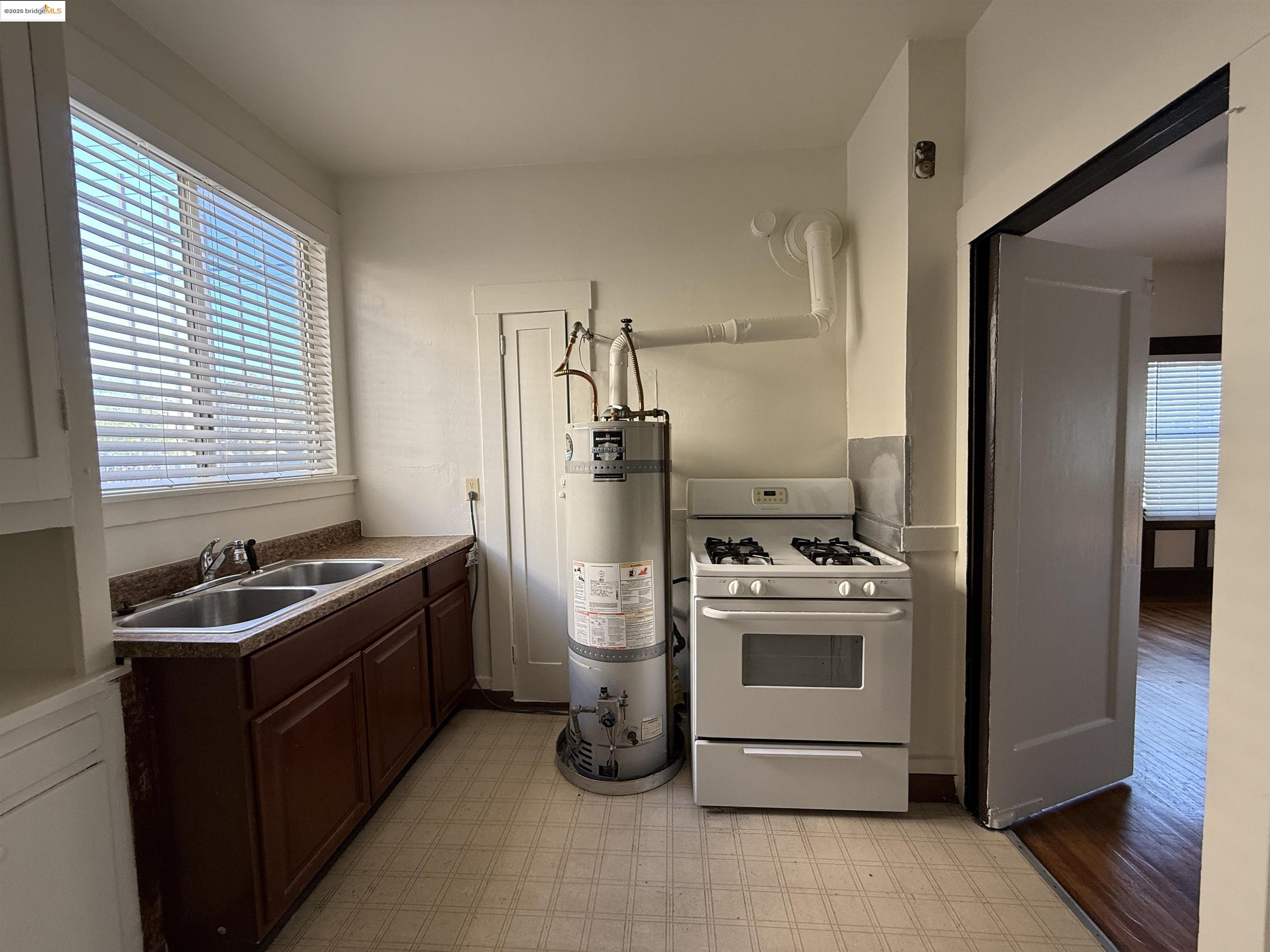Detail Gallery Image 31 of 44 For 3999 Clarke, Oakland,  CA 94609 - – Beds | – Baths