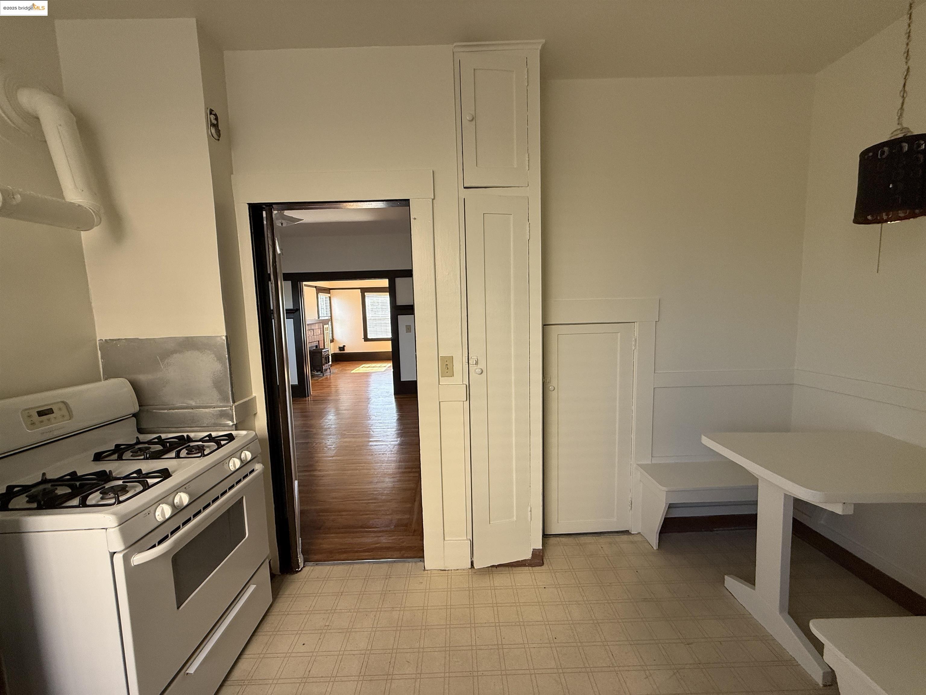 Detail Gallery Image 32 of 44 For 3999 Clarke, Oakland,  CA 94609 - – Beds | – Baths