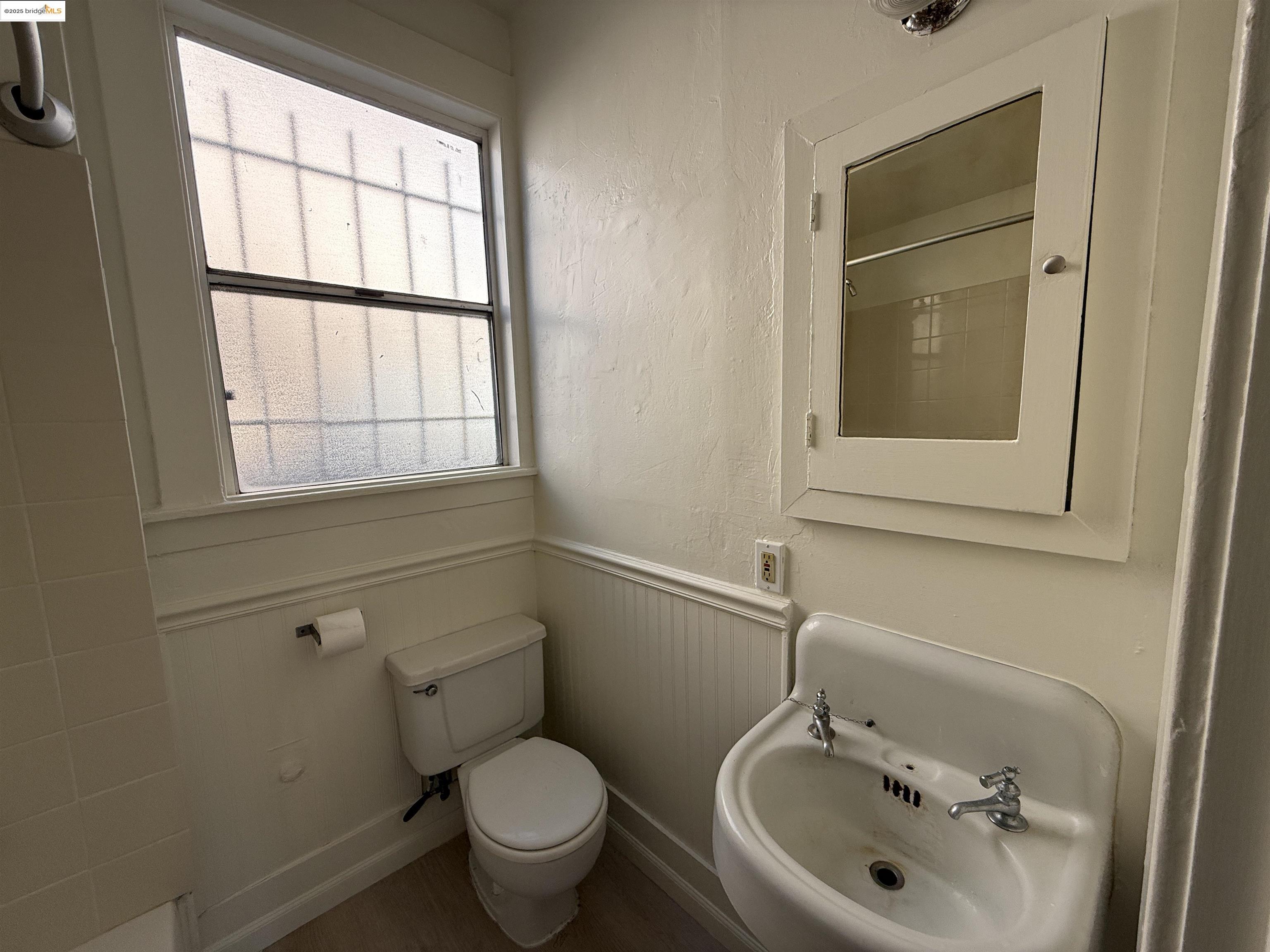 Detail Gallery Image 39 of 44 For 3999 Clarke, Oakland,  CA 94609 - – Beds | – Baths
