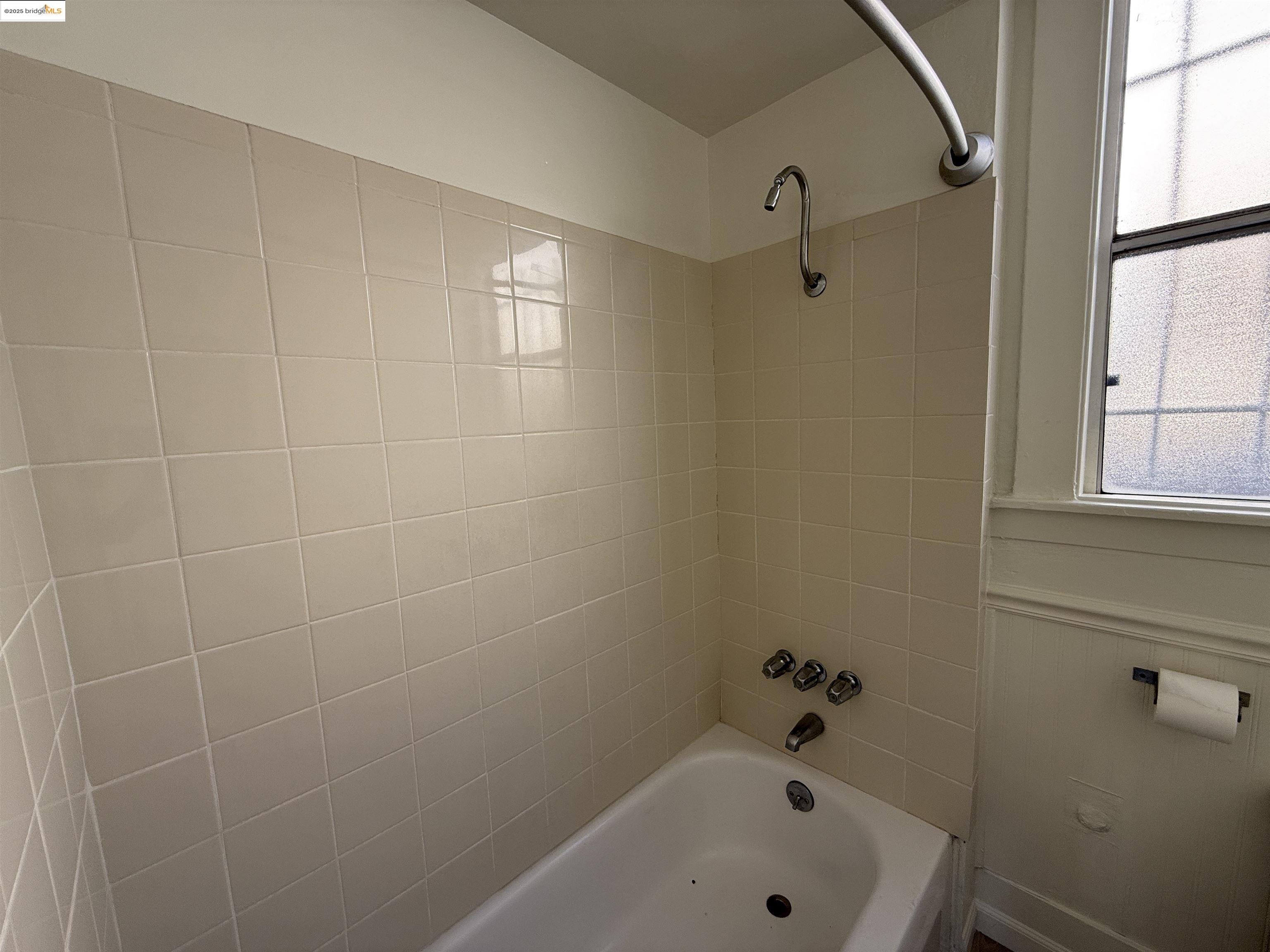Detail Gallery Image 40 of 44 For 3999 Clarke, Oakland,  CA 94609 - – Beds | – Baths