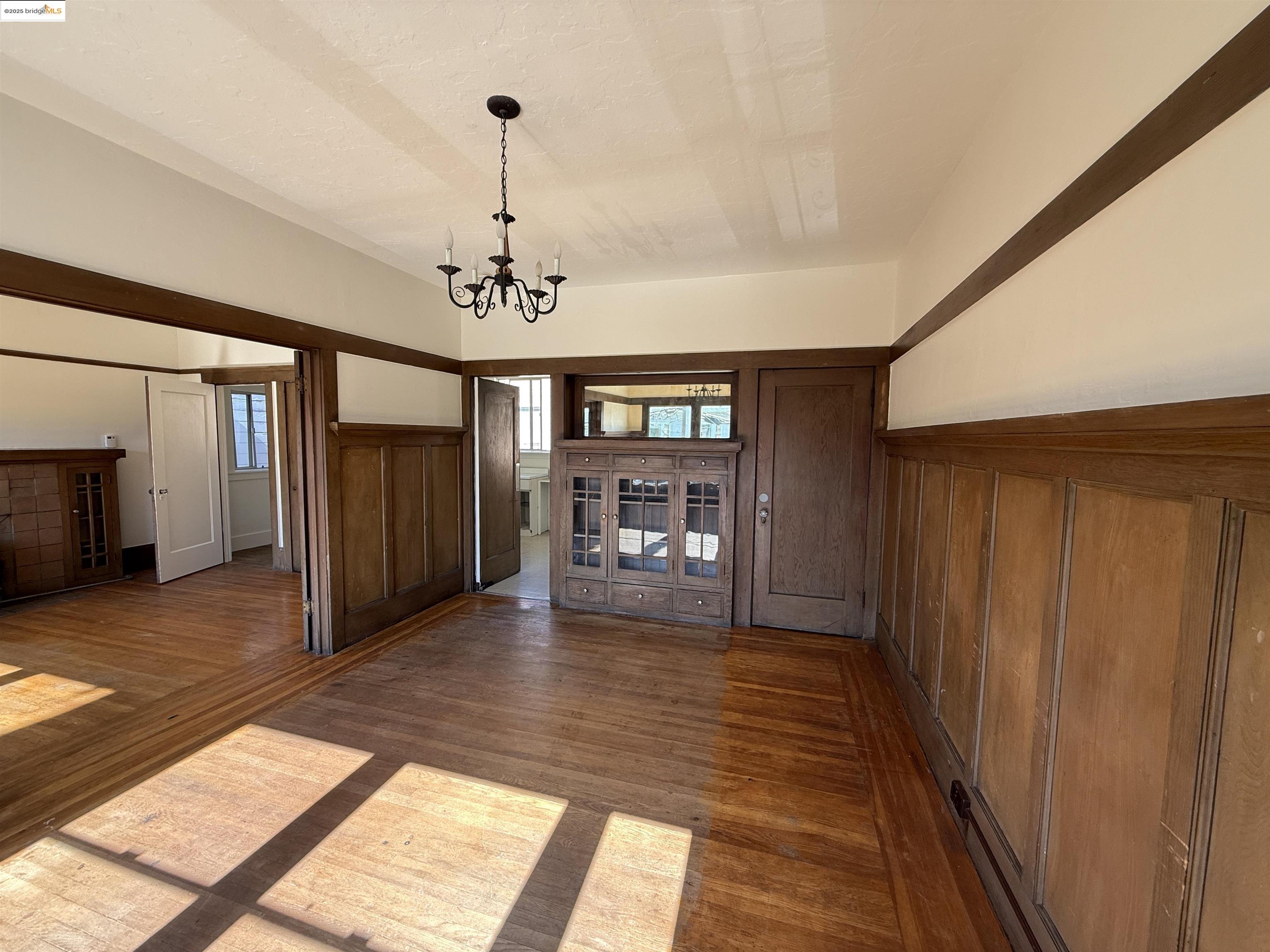 Detail Gallery Image 5 of 44 For 3999 Clarke, Oakland,  CA 94609 - – Beds | – Baths