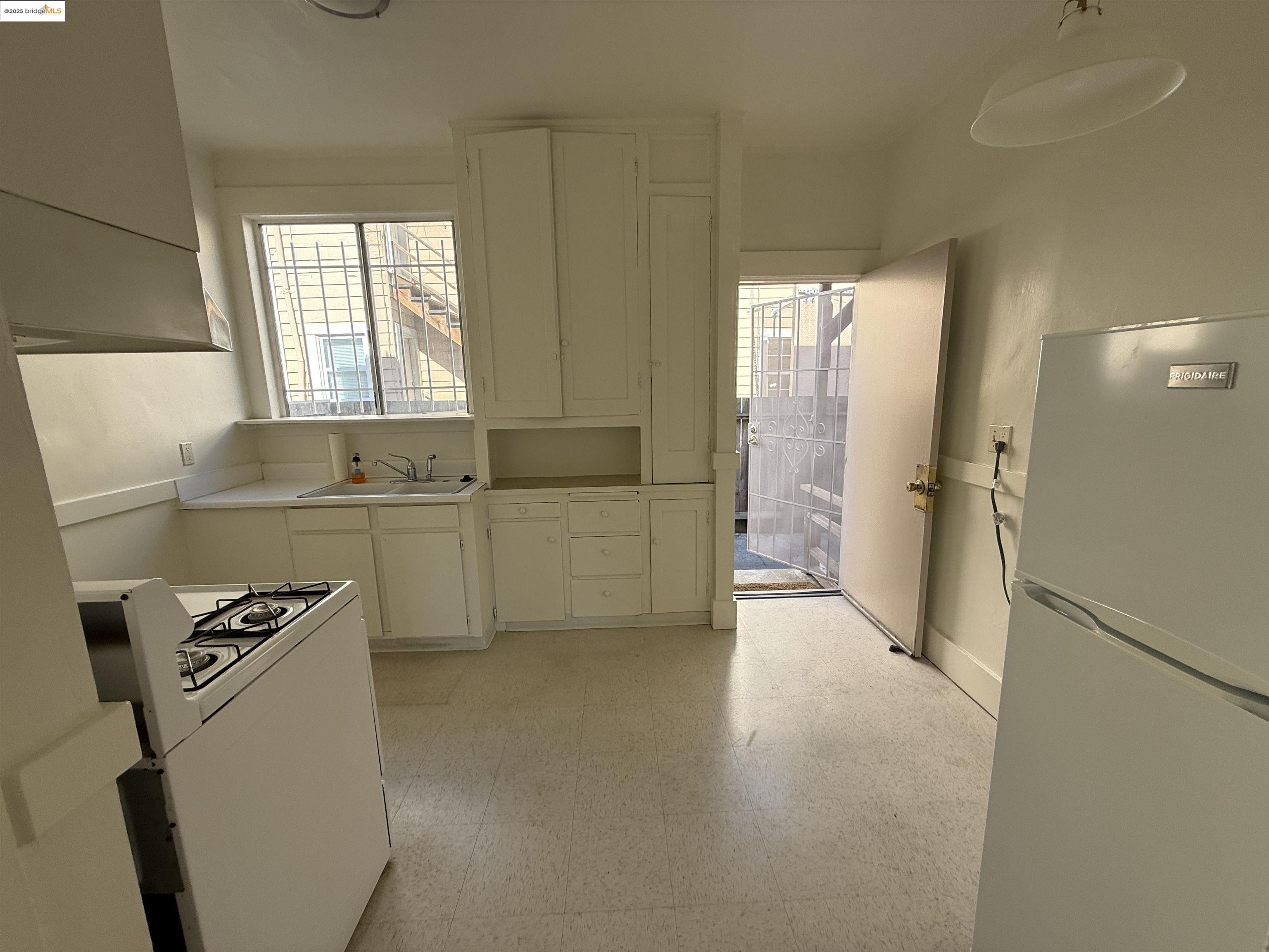Detail Gallery Image 41 of 44 For 3999 Clarke, Oakland,  CA 94609 - – Beds | – Baths