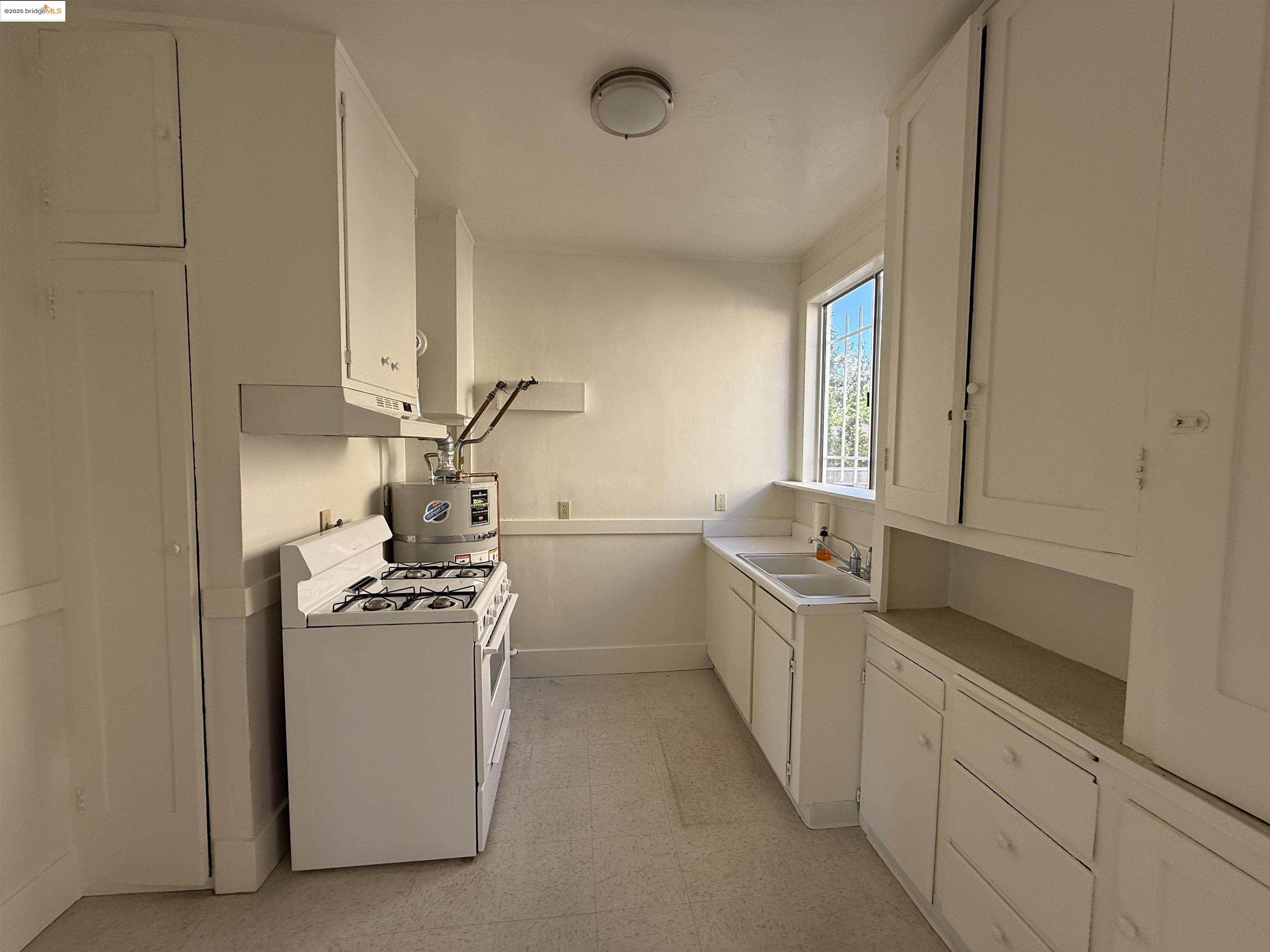 Detail Gallery Image 42 of 44 For 3999 Clarke, Oakland,  CA 94609 - – Beds | – Baths