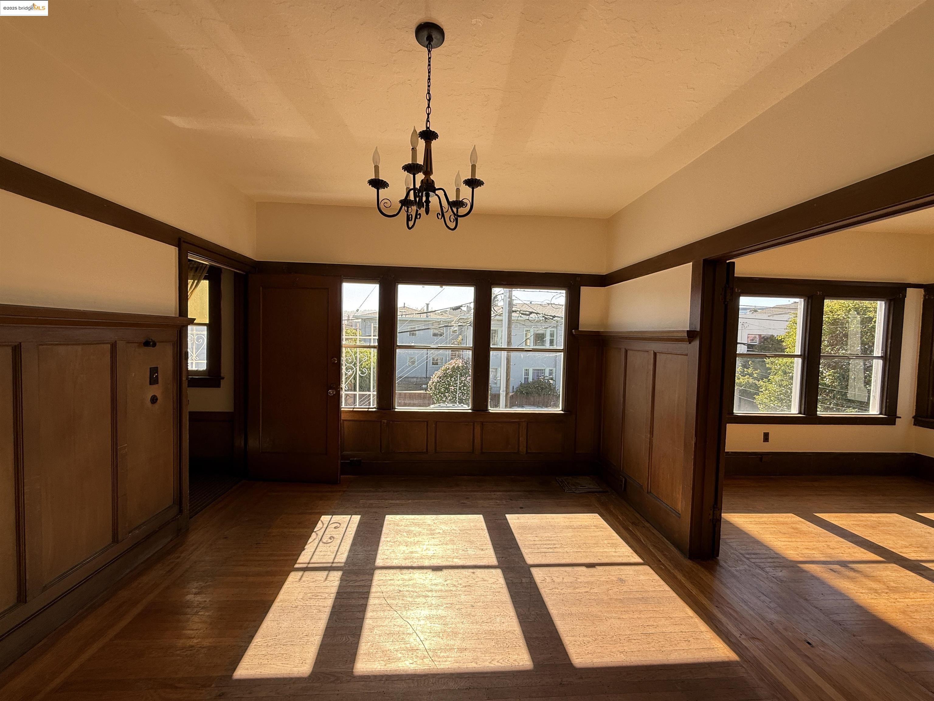 Detail Gallery Image 7 of 44 For 3999 Clarke, Oakland,  CA 94609 - – Beds | – Baths