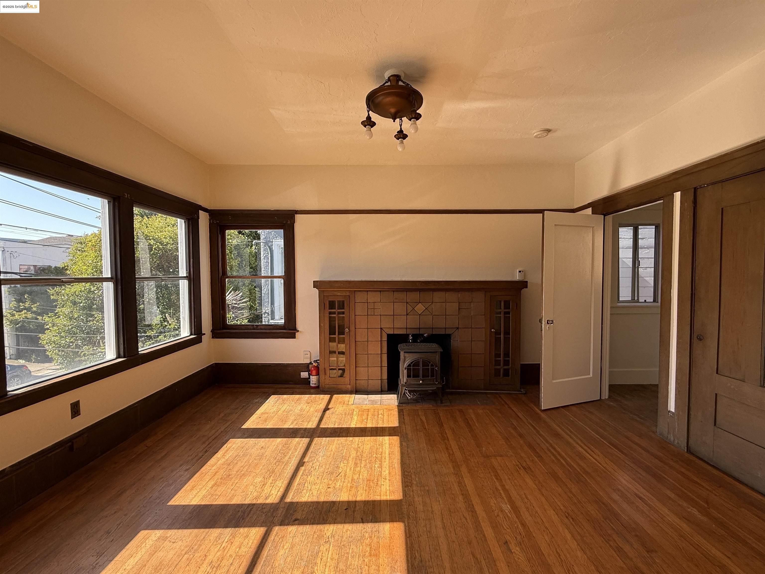 Detail Gallery Image 8 of 44 For 3999 Clarke, Oakland,  CA 94609 - – Beds | – Baths