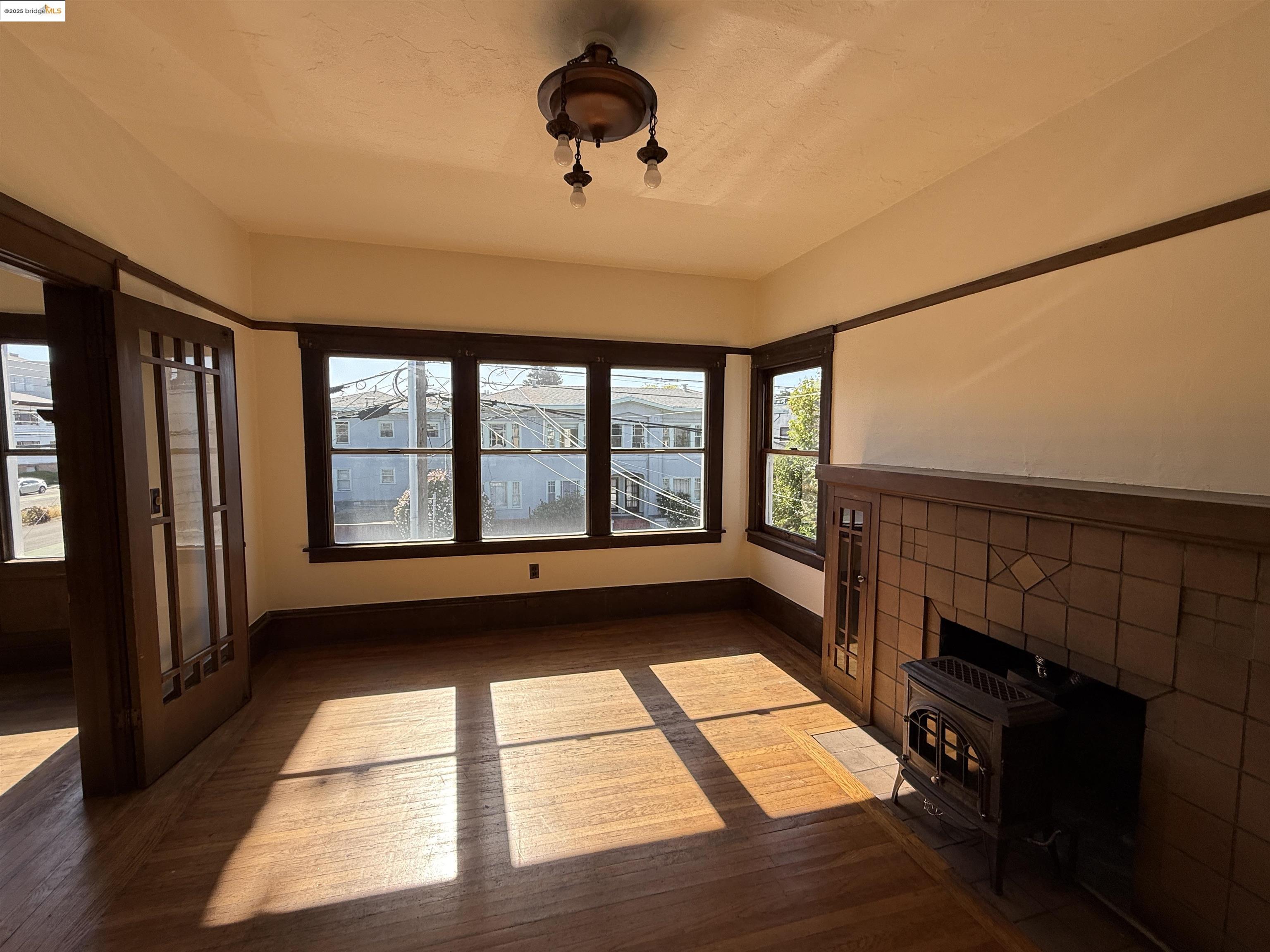 Detail Gallery Image 9 of 44 For 3999 Clarke, Oakland,  CA 94609 - – Beds | – Baths