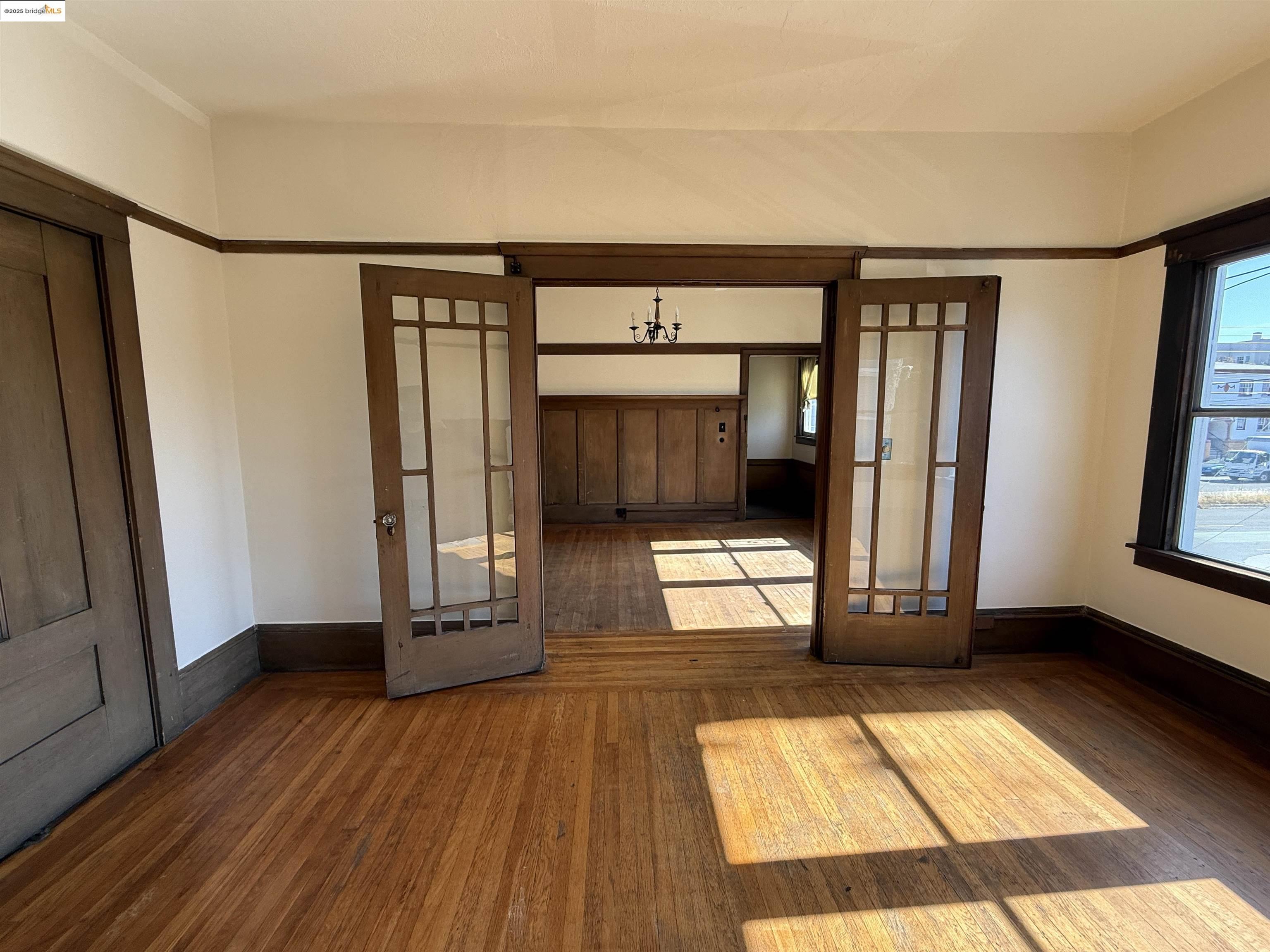 Detail Gallery Image 10 of 44 For 3999 Clarke, Oakland,  CA 94609 - – Beds | – Baths