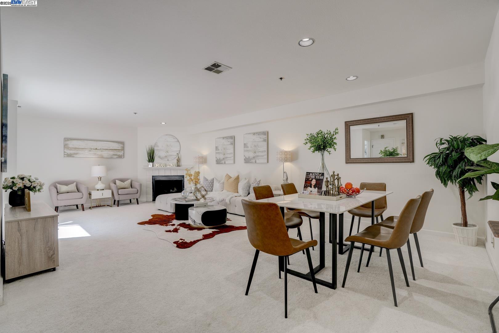 Detail Gallery Image 2 of 48 For 155 California Ave #G200,  Palo Alto,  CA 94306 - 2 Beds | 2/1 Baths