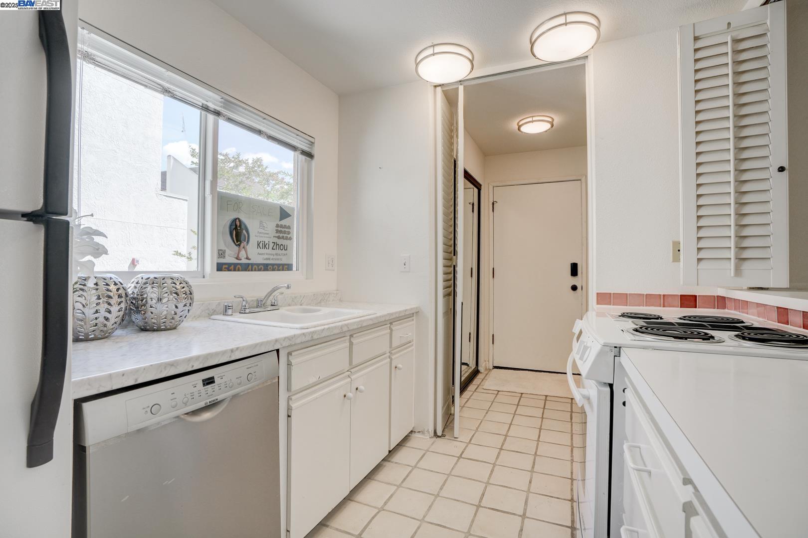 Detail Gallery Image 16 of 48 For 155 California Ave #G200,  Palo Alto,  CA 94306 - 2 Beds | 2/1 Baths