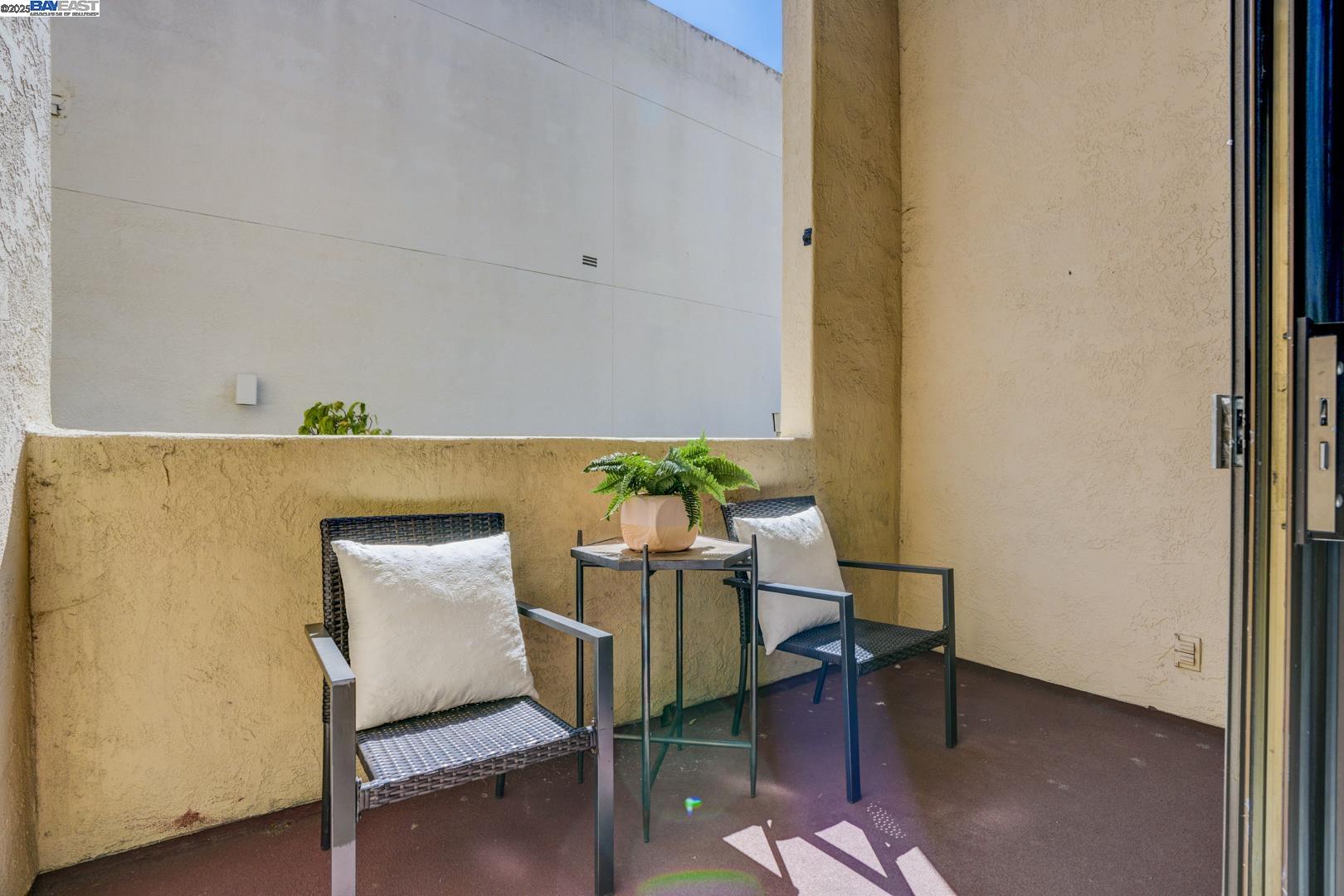 Detail Gallery Image 24 of 48 For 155 California Ave #G200,  Palo Alto,  CA 94306 - 2 Beds | 2/1 Baths