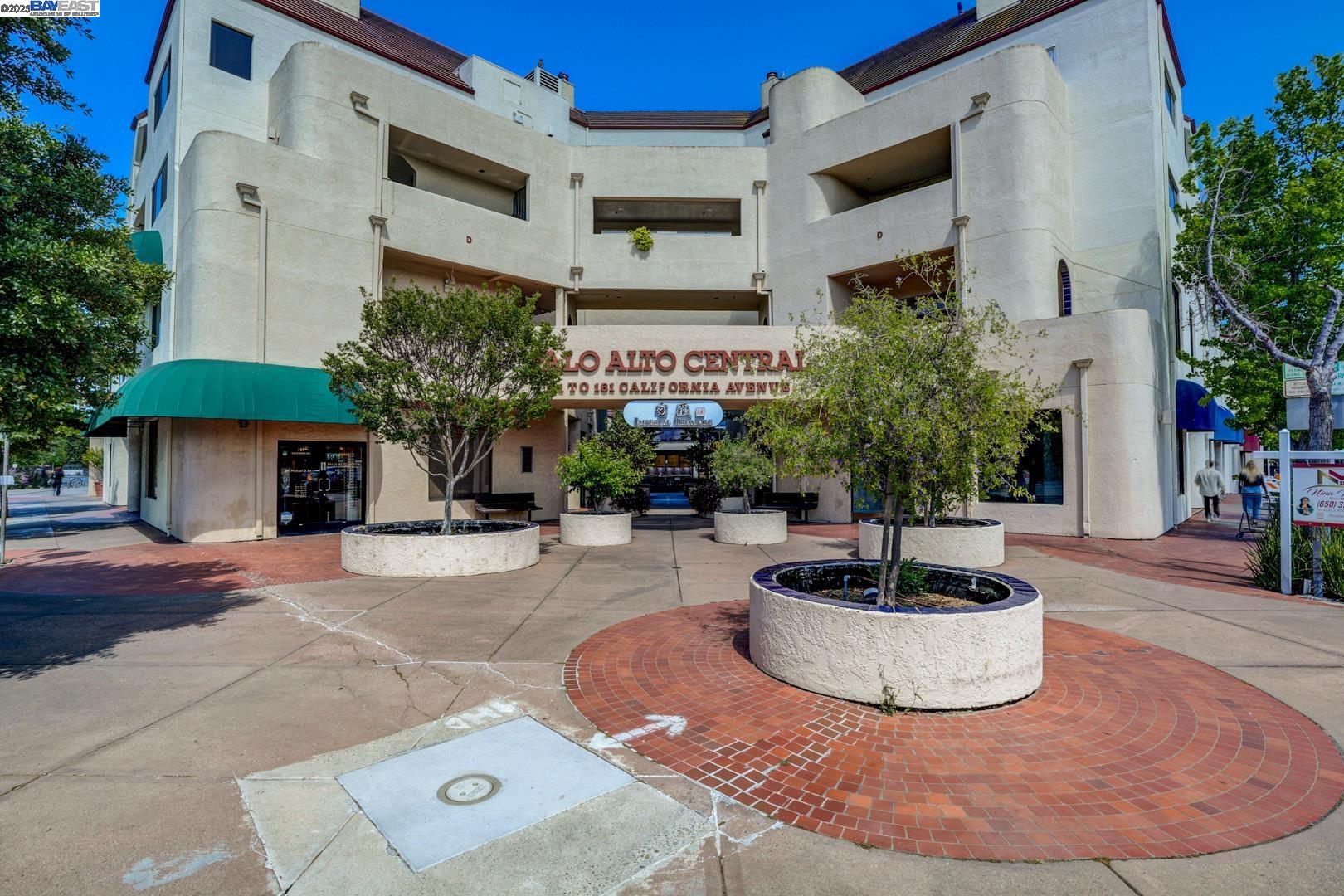Detail Gallery Image 26 of 48 For 155 California Ave #G200,  Palo Alto,  CA 94306 - 2 Beds | 2/1 Baths