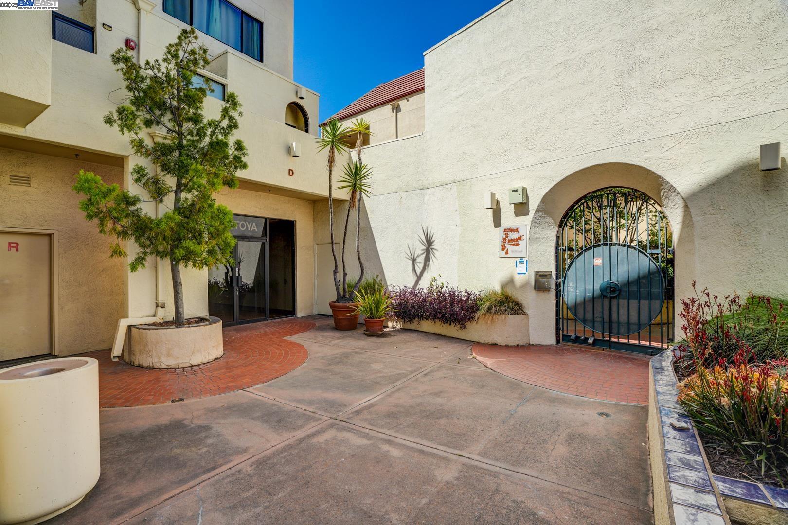Detail Gallery Image 28 of 48 For 155 California Ave #G200,  Palo Alto,  CA 94306 - 2 Beds | 2/1 Baths