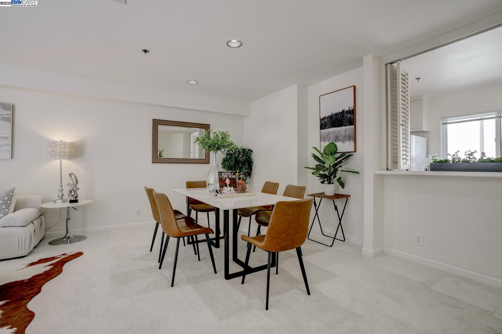 Detail Gallery Image 4 of 48 For 155 California Ave #G200,  Palo Alto,  CA 94306 - 2 Beds | 2/1 Baths